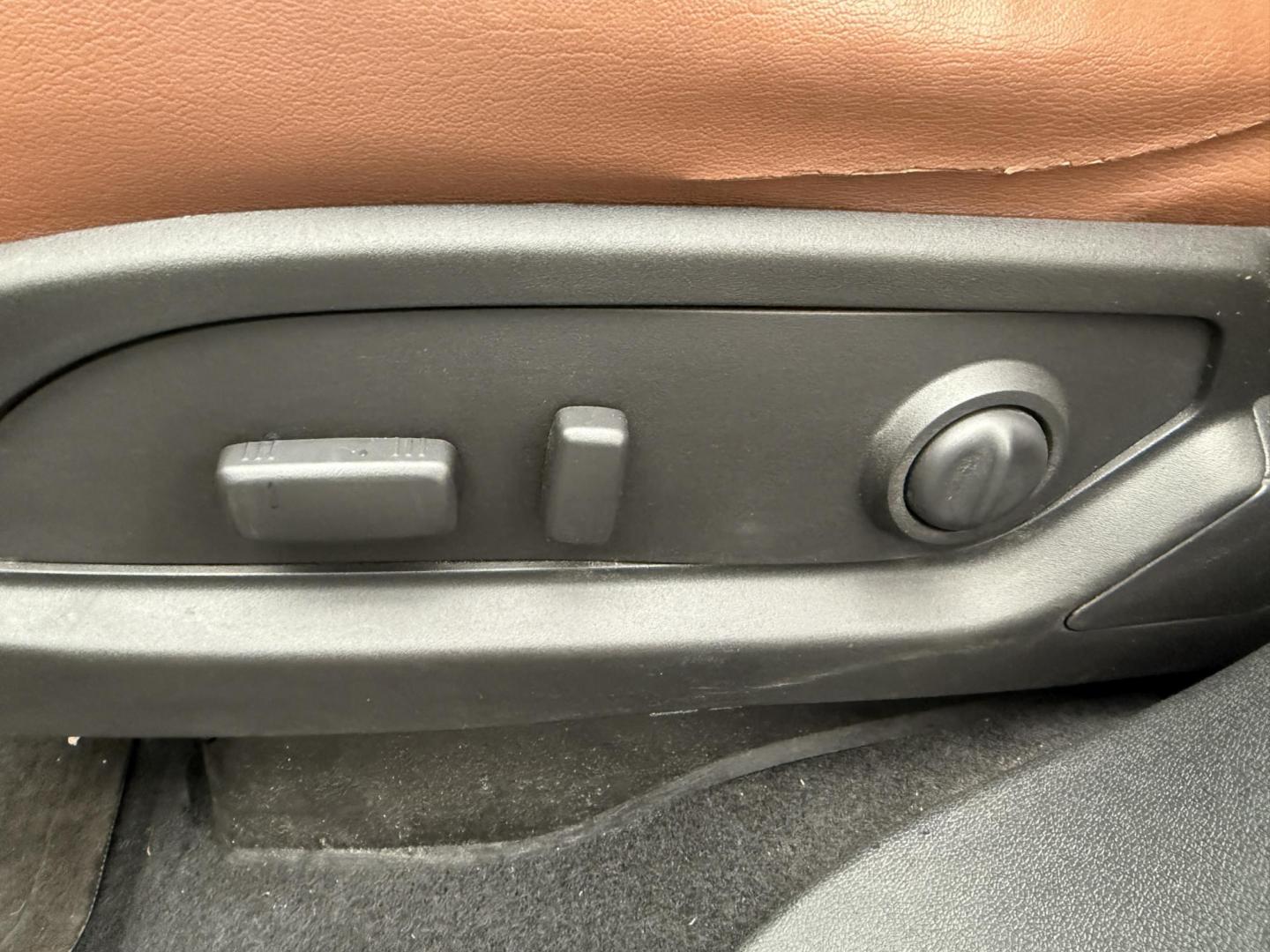 2017 Red /Brown Chevrolet Traverse 2LT AWD (1GNKVHKD3HJ) with an 3.6L V6 DOHC 24V engine, 6A transmission, located at 547 E. Main St., Orwell, OH, 44076, (440) 437-5893, 41.535435, -80.847855 - Photo#20