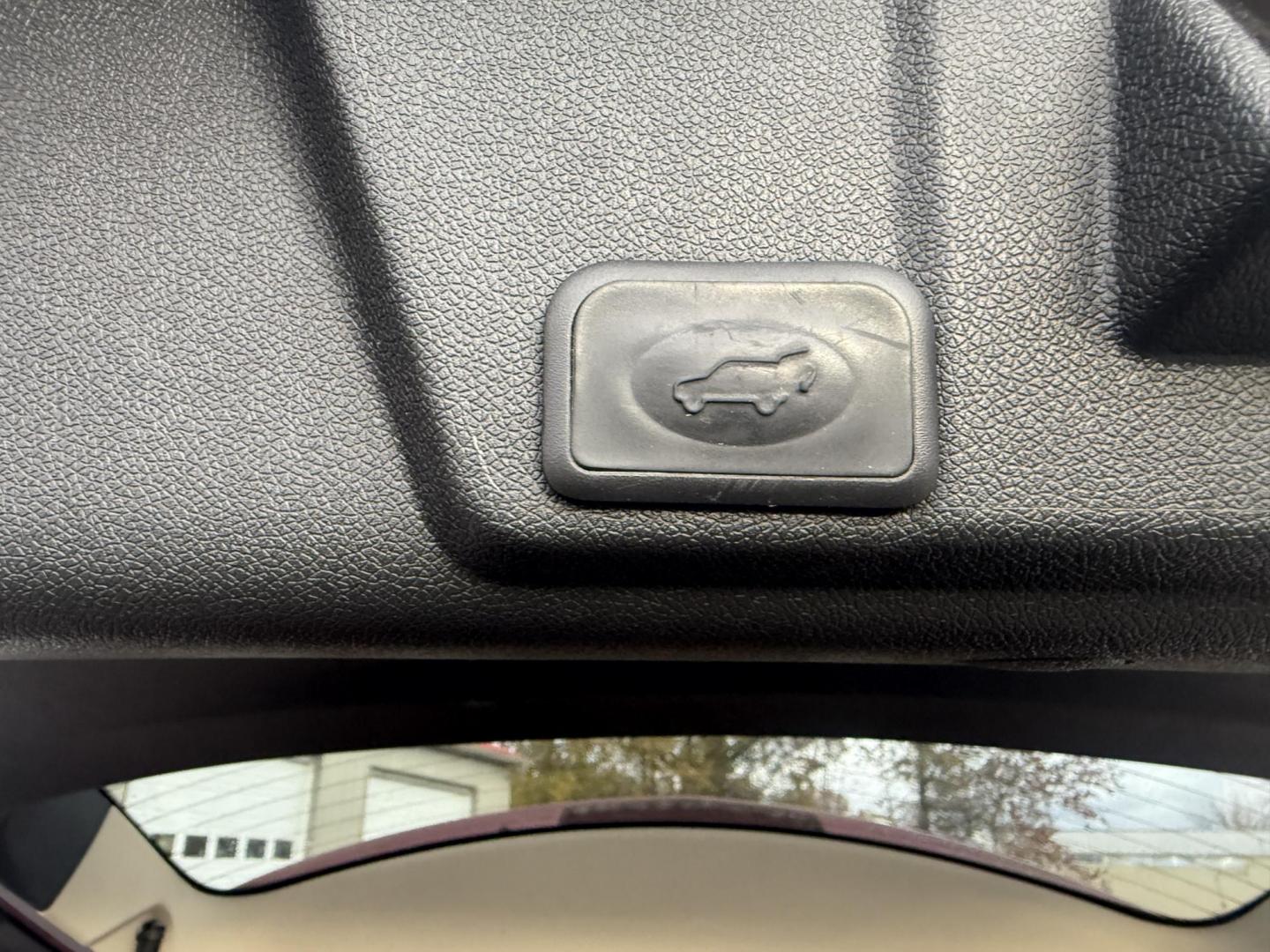 2017 Red /Brown Chevrolet Traverse 2LT AWD (1GNKVHKD3HJ) with an 3.6L V6 DOHC 24V engine, 6A transmission, located at 547 E. Main St., Orwell, OH, 44076, (440) 437-5893, 41.535435, -80.847855 - Photo#42