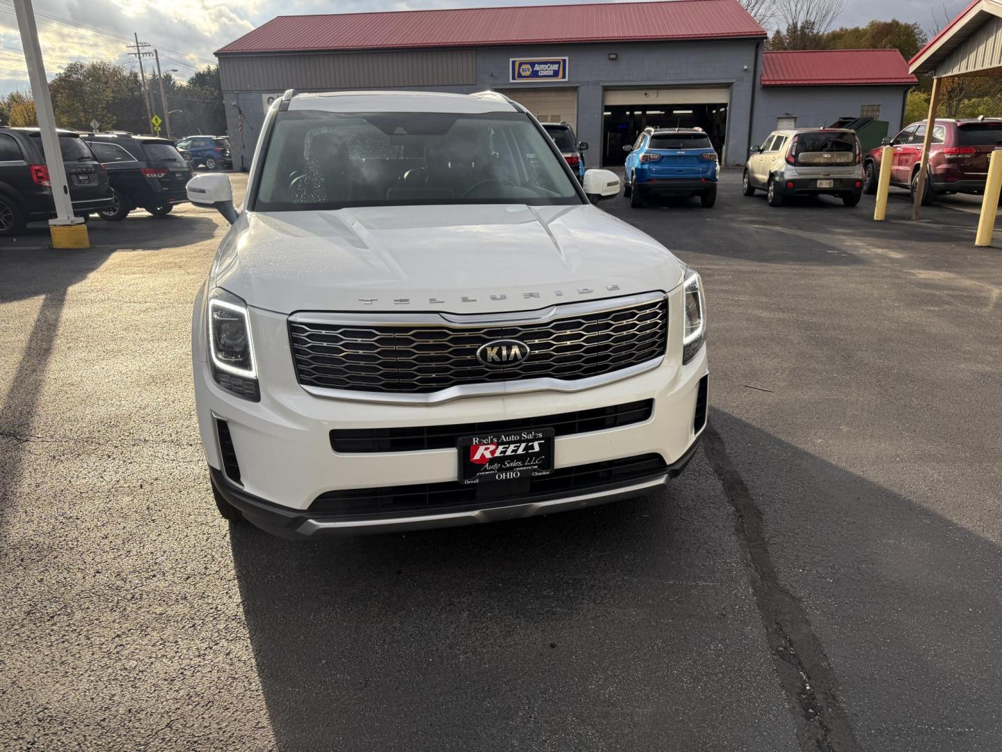 2020 White /Black Kia Telluride S AWD (5XYP6DHC4LG) with an 3.8L V6 DOHC 24V engine, Automatic transmission, located at 547 E. Main St., Orwell, OH, 44076, (440) 437-5893, 41.535435, -80.847855 - 2020 Kia Telluride S AWD – Luxury, Safety, and Power in a Stylish SUV Experience the perfect combination of upscale comfort, advanced safety, and rugged capability in this 2020 Kia Telluride S AWD. Powered by a smooth 3.8L GDI V6 engine and an 8-speed automatic transmission, this SUV delivers c - Photo#1