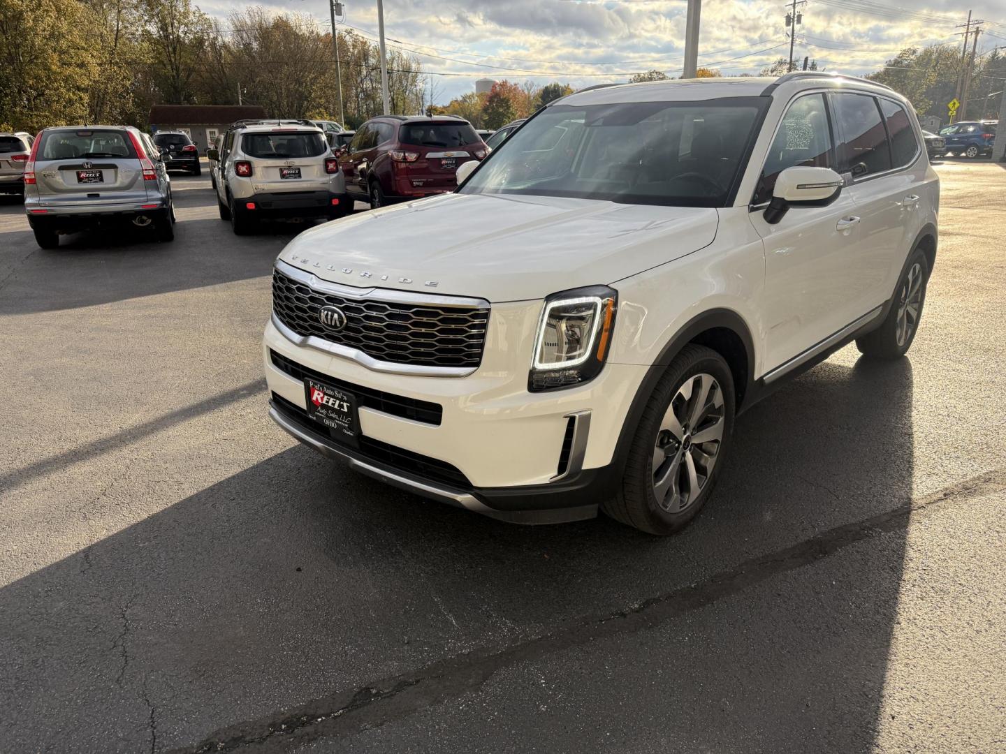 2020 White /Black Kia Telluride S AWD (5XYP6DHC4LG) with an 3.8L V6 DOHC 24V engine, Automatic transmission, located at 547 E. Main St., Orwell, OH, 44076, (440) 437-5893, 41.535435, -80.847855 - 2020 Kia Telluride S AWD – Luxury, Safety, and Power in a Stylish SUV Experience the perfect combination of upscale comfort, advanced safety, and rugged capability in this 2020 Kia Telluride S AWD. Powered by a smooth 3.8L GDI V6 engine and an 8-speed automatic transmission, this SUV delivers c - Photo#0