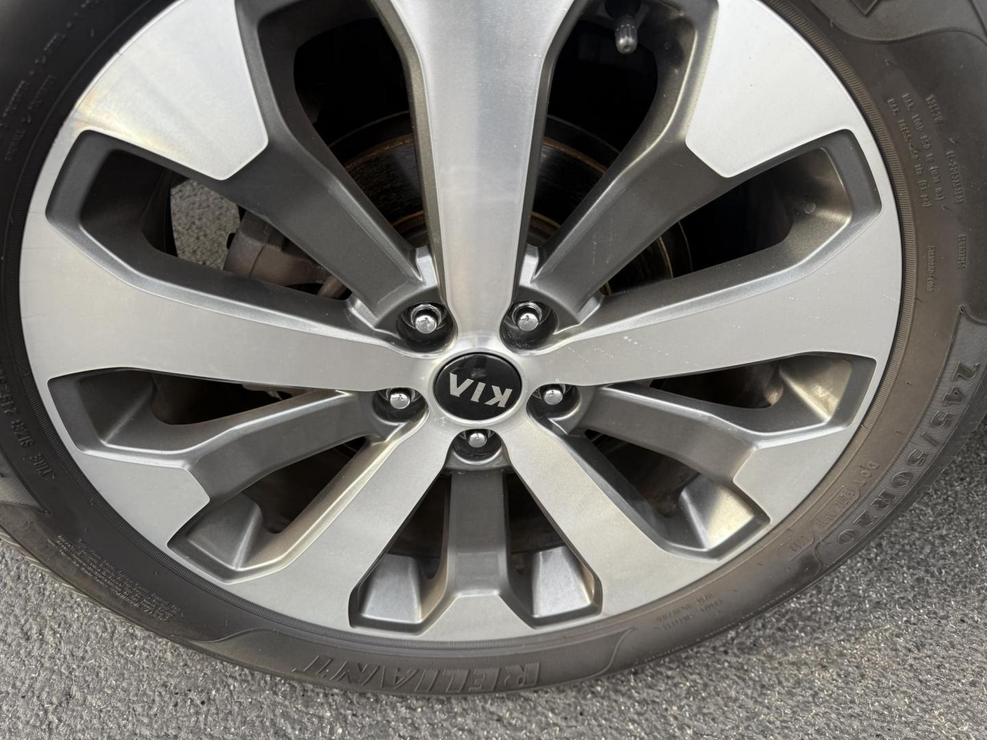 2020 White /Black Kia Telluride S AWD (5XYP6DHC4LG) with an 3.8L V6 DOHC 24V engine, Automatic transmission, located at 547 E. Main St., Orwell, OH, 44076, (440) 437-5893, 41.535435, -80.847855 - 2020 Kia Telluride S AWD – Luxury, Safety, and Power in a Stylish SUV Experience the perfect combination of upscale comfort, advanced safety, and rugged capability in this 2020 Kia Telluride S AWD. Powered by a smooth 3.8L GDI V6 engine and an 8-speed automatic transmission, this SUV delivers c - Photo#6