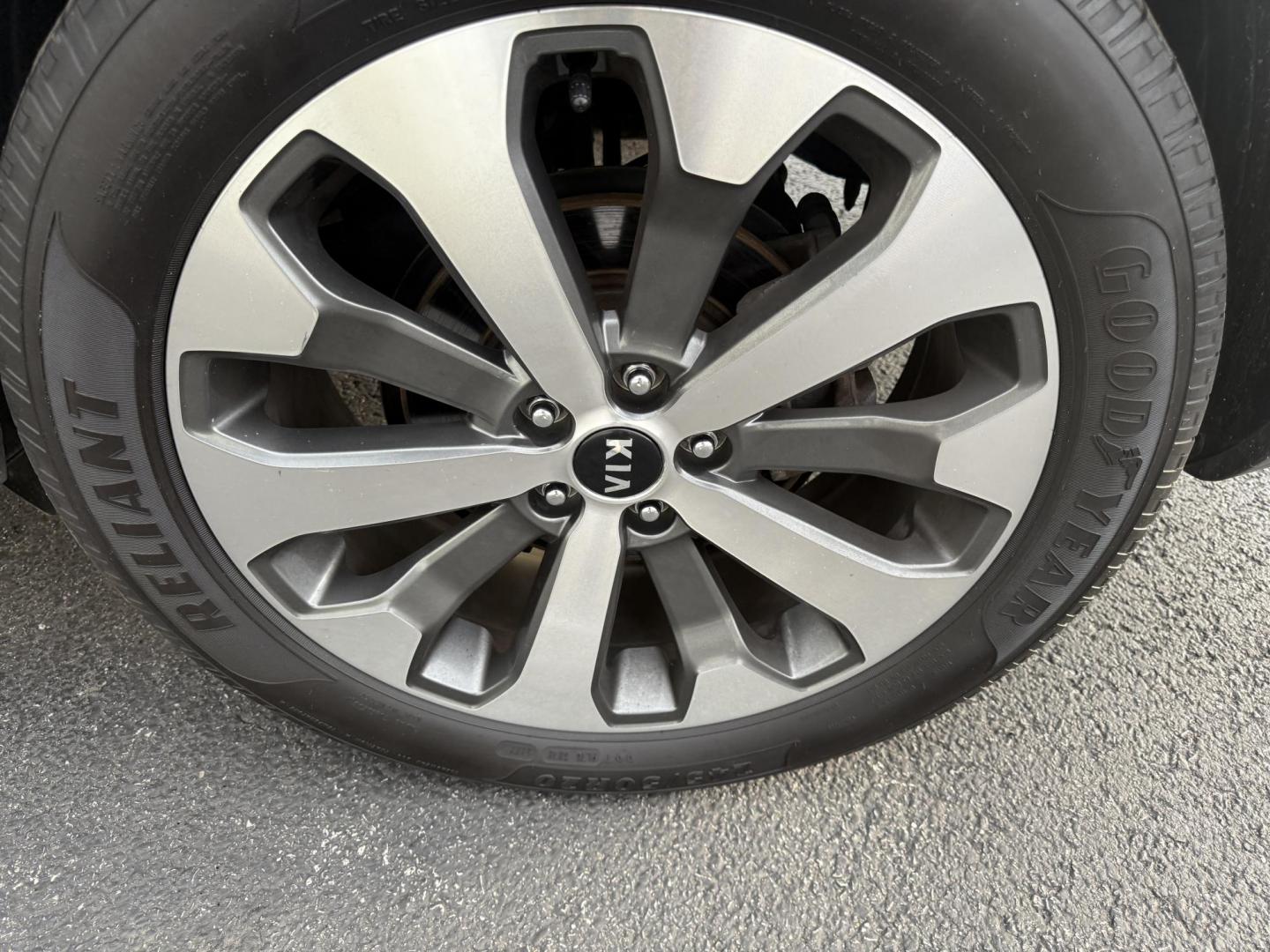 2020 White /Black Kia Telluride S AWD (5XYP6DHC4LG) with an 3.8L V6 DOHC 24V engine, Automatic transmission, located at 547 E. Main St., Orwell, OH, 44076, (440) 437-5893, 41.535435, -80.847855 - 2020 Kia Telluride S AWD – Luxury, Safety, and Power in a Stylish SUV Experience the perfect combination of upscale comfort, advanced safety, and rugged capability in this 2020 Kia Telluride S AWD. Powered by a smooth 3.8L GDI V6 engine and an 8-speed automatic transmission, this SUV delivers c - Photo#11