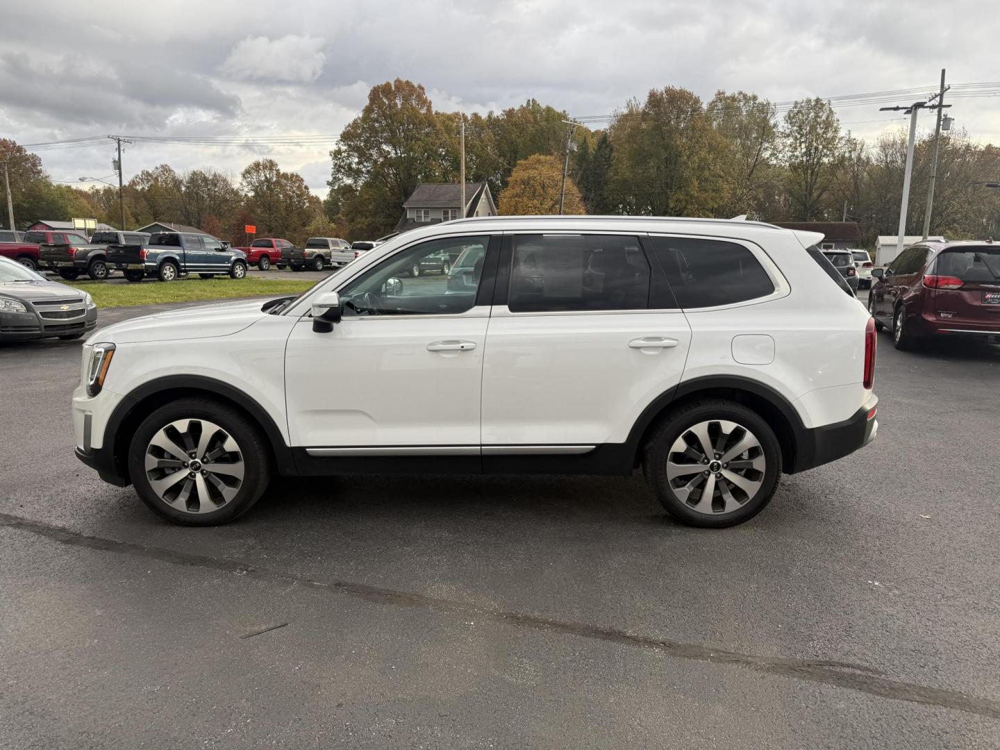 2020 White /Black Kia Telluride S AWD (5XYP6DHC4LG) with an 3.8L V6 DOHC 24V engine, Automatic transmission, located at 547 E. Main St., Orwell, OH, 44076, (440) 437-5893, 41.535435, -80.847855 - 2020 Kia Telluride S AWD – Luxury, Safety, and Power in a Stylish SUV Experience the perfect combination of upscale comfort, advanced safety, and rugged capability in this 2020 Kia Telluride S AWD. Powered by a smooth 3.8L GDI V6 engine and an 8-speed automatic transmission, this SUV delivers c - Photo#12