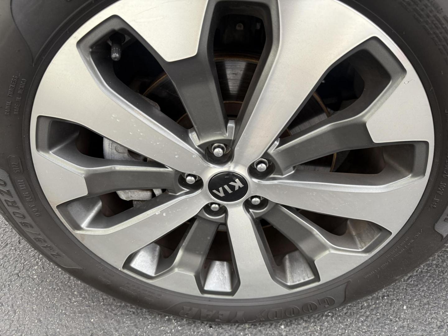 2020 White /Black Kia Telluride S AWD (5XYP6DHC4LG) with an 3.8L V6 DOHC 24V engine, Automatic transmission, located at 547 E. Main St., Orwell, OH, 44076, (440) 437-5893, 41.535435, -80.847855 - 2020 Kia Telluride S AWD – Luxury, Safety, and Power in a Stylish SUV Experience the perfect combination of upscale comfort, advanced safety, and rugged capability in this 2020 Kia Telluride S AWD. Powered by a smooth 3.8L GDI V6 engine and an 8-speed automatic transmission, this SUV delivers c - Photo#13