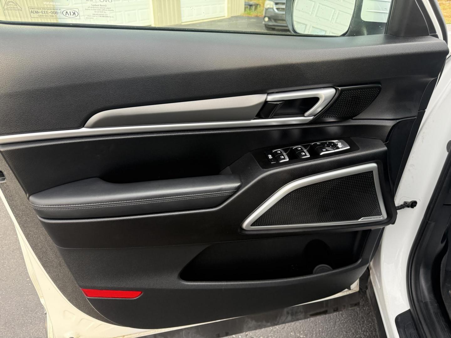 2020 White /Black Kia Telluride S AWD (5XYP6DHC4LG) with an 3.8L V6 DOHC 24V engine, Automatic transmission, located at 547 E. Main St., Orwell, OH, 44076, (440) 437-5893, 41.535435, -80.847855 - 2020 Kia Telluride S AWD – Luxury, Safety, and Power in a Stylish SUV Experience the perfect combination of upscale comfort, advanced safety, and rugged capability in this 2020 Kia Telluride S AWD. Powered by a smooth 3.8L GDI V6 engine and an 8-speed automatic transmission, this SUV delivers c - Photo#16