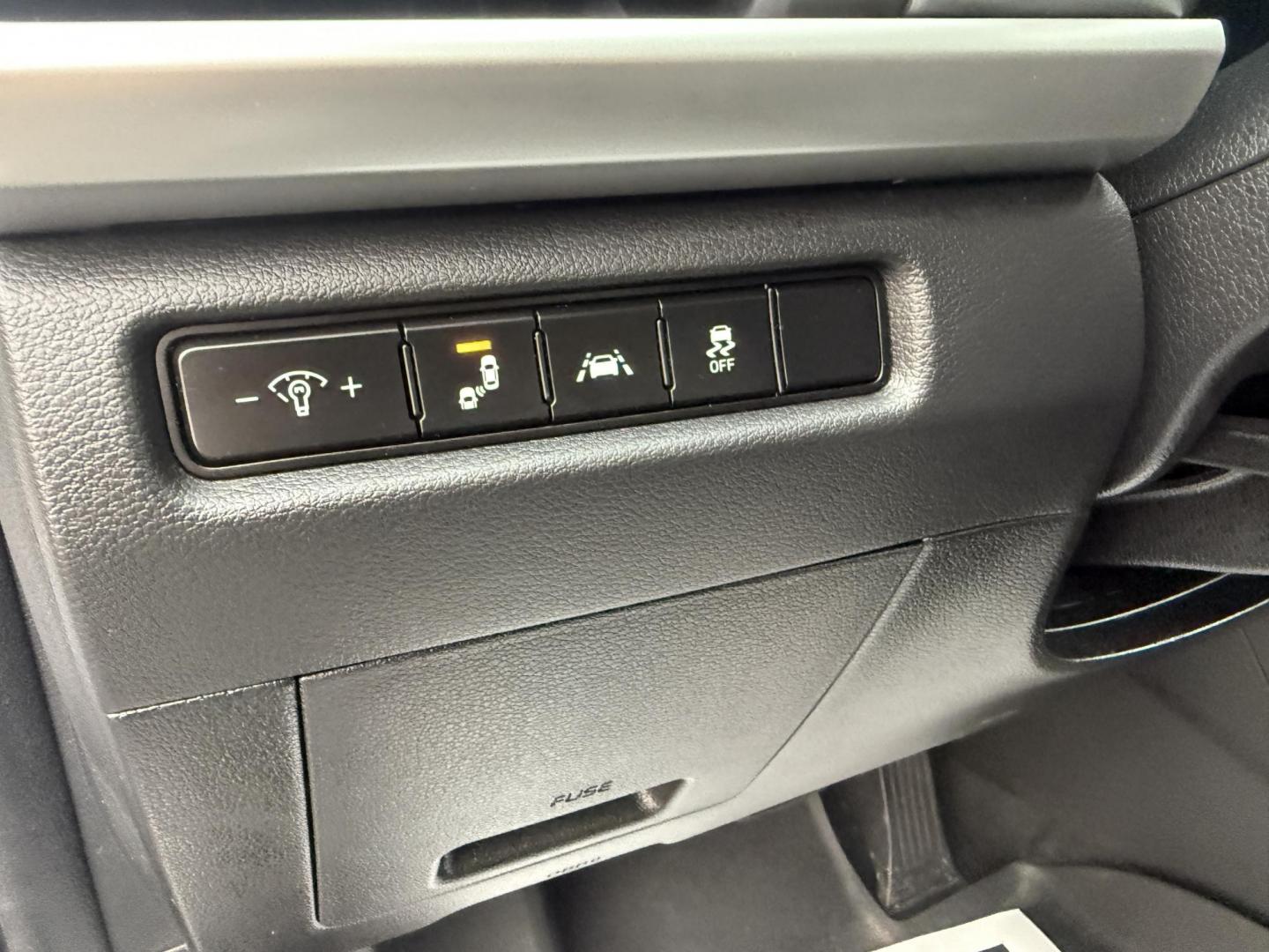 2020 White /Black Kia Telluride S AWD (5XYP6DHC4LG) with an 3.8L V6 DOHC 24V engine, Automatic transmission, located at 547 E. Main St., Orwell, OH, 44076, (440) 437-5893, 41.535435, -80.847855 - 2020 Kia Telluride S AWD – Luxury, Safety, and Power in a Stylish SUV Experience the perfect combination of upscale comfort, advanced safety, and rugged capability in this 2020 Kia Telluride S AWD. Powered by a smooth 3.8L GDI V6 engine and an 8-speed automatic transmission, this SUV delivers c - Photo#21