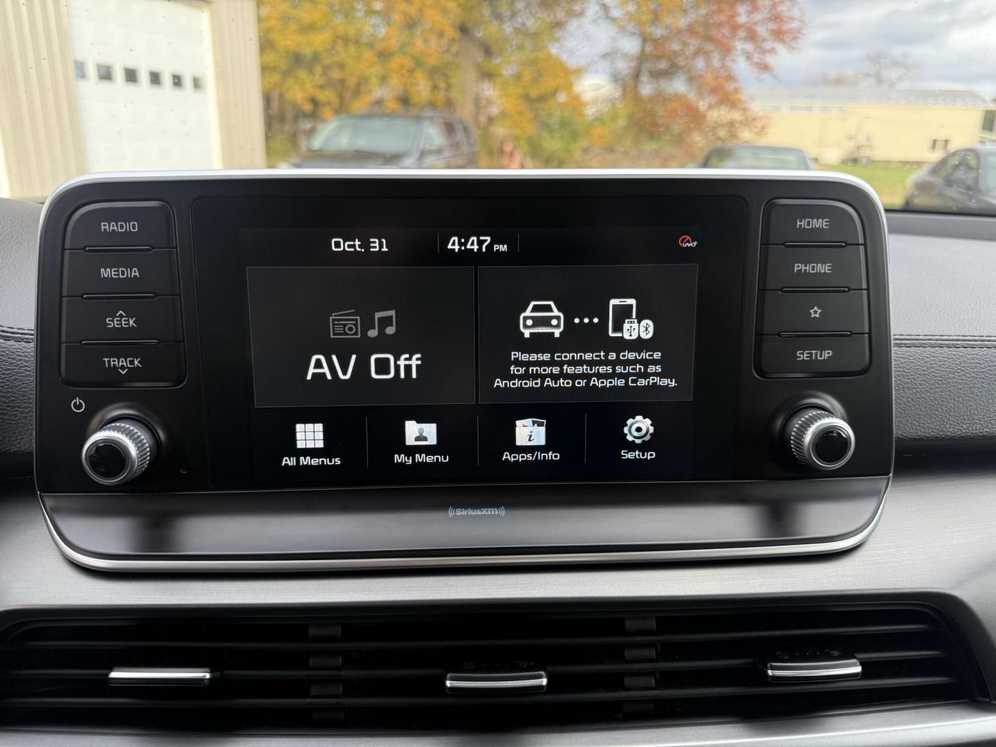 2020 White /Black Kia Telluride S AWD (5XYP6DHC4LG) with an 3.8L V6 DOHC 24V engine, Automatic transmission, located at 547 E. Main St., Orwell, OH, 44076, (440) 437-5893, 41.535435, -80.847855 - 2020 Kia Telluride S AWD – Luxury, Safety, and Power in a Stylish SUV Experience the perfect combination of upscale comfort, advanced safety, and rugged capability in this 2020 Kia Telluride S AWD. Powered by a smooth 3.8L GDI V6 engine and an 8-speed automatic transmission, this SUV delivers c - Photo#26