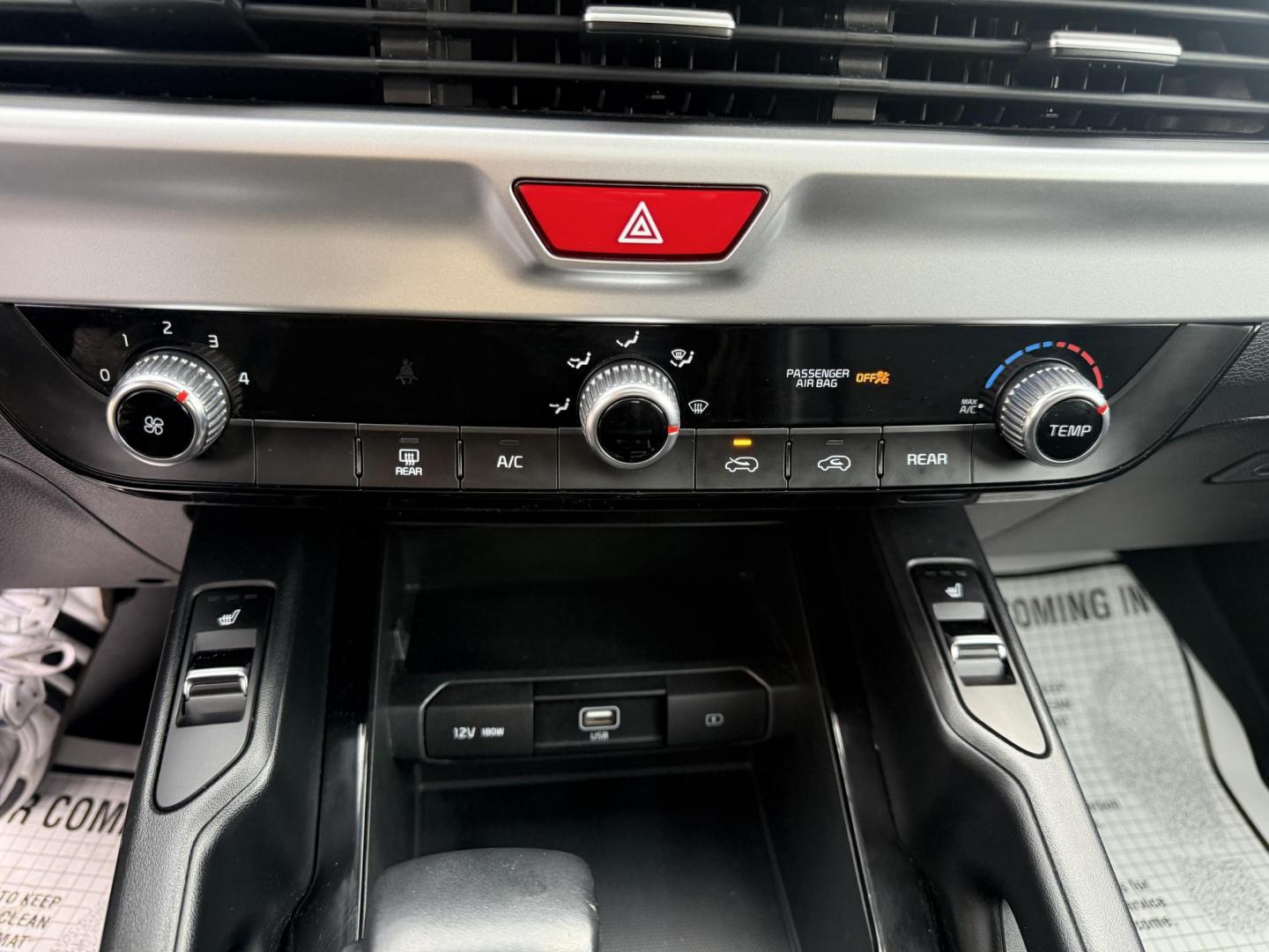 2020 White /Black Kia Telluride S AWD (5XYP6DHC4LG) with an 3.8L V6 DOHC 24V engine, Automatic transmission, located at 547 E. Main St., Orwell, OH, 44076, (440) 437-5893, 41.535435, -80.847855 - 2020 Kia Telluride S AWD – Luxury, Safety, and Power in a Stylish SUV Experience the perfect combination of upscale comfort, advanced safety, and rugged capability in this 2020 Kia Telluride S AWD. Powered by a smooth 3.8L GDI V6 engine and an 8-speed automatic transmission, this SUV delivers c - Photo#28