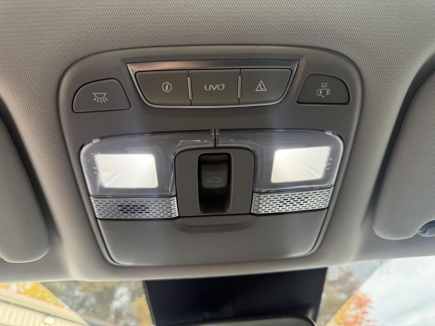 2020 White /Black Kia Telluride S AWD (5XYP6DHC4LG) with an 3.8L V6 DOHC 24V engine, Automatic transmission, located at 547 E. Main St., Orwell, OH, 44076, (440) 437-5893, 41.535435, -80.847855 - 2020 Kia Telluride S AWD – Luxury, Safety, and Power in a Stylish SUV Experience the perfect combination of upscale comfort, advanced safety, and rugged capability in this 2020 Kia Telluride S AWD. Powered by a smooth 3.8L GDI V6 engine and an 8-speed automatic transmission, this SUV delivers c - Photo#31