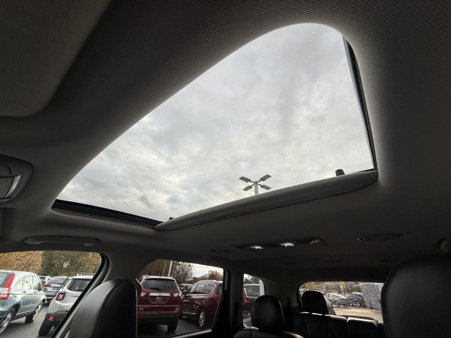 2020 White /Black Kia Telluride S AWD (5XYP6DHC4LG) with an 3.8L V6 DOHC 24V engine, Automatic transmission, located at 547 E. Main St., Orwell, OH, 44076, (440) 437-5893, 41.535435, -80.847855 - 2020 Kia Telluride S AWD – Luxury, Safety, and Power in a Stylish SUV Experience the perfect combination of upscale comfort, advanced safety, and rugged capability in this 2020 Kia Telluride S AWD. Powered by a smooth 3.8L GDI V6 engine and an 8-speed automatic transmission, this SUV delivers c - Photo#32