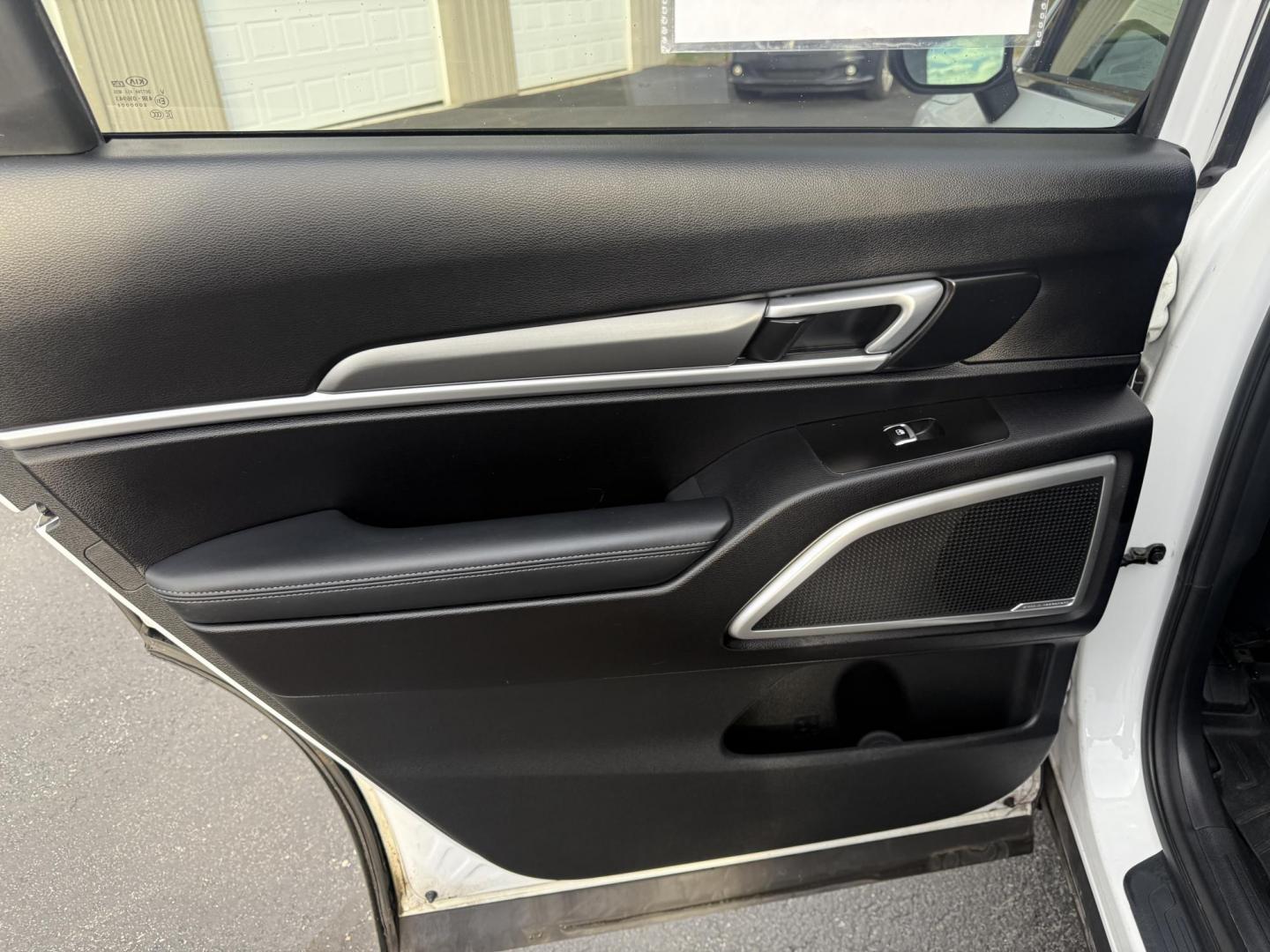 2020 White /Black Kia Telluride S AWD (5XYP6DHC4LG) with an 3.8L V6 DOHC 24V engine, Automatic transmission, located at 547 E. Main St., Orwell, OH, 44076, (440) 437-5893, 41.535435, -80.847855 - 2020 Kia Telluride S AWD – Luxury, Safety, and Power in a Stylish SUV Experience the perfect combination of upscale comfort, advanced safety, and rugged capability in this 2020 Kia Telluride S AWD. Powered by a smooth 3.8L GDI V6 engine and an 8-speed automatic transmission, this SUV delivers c - Photo#35