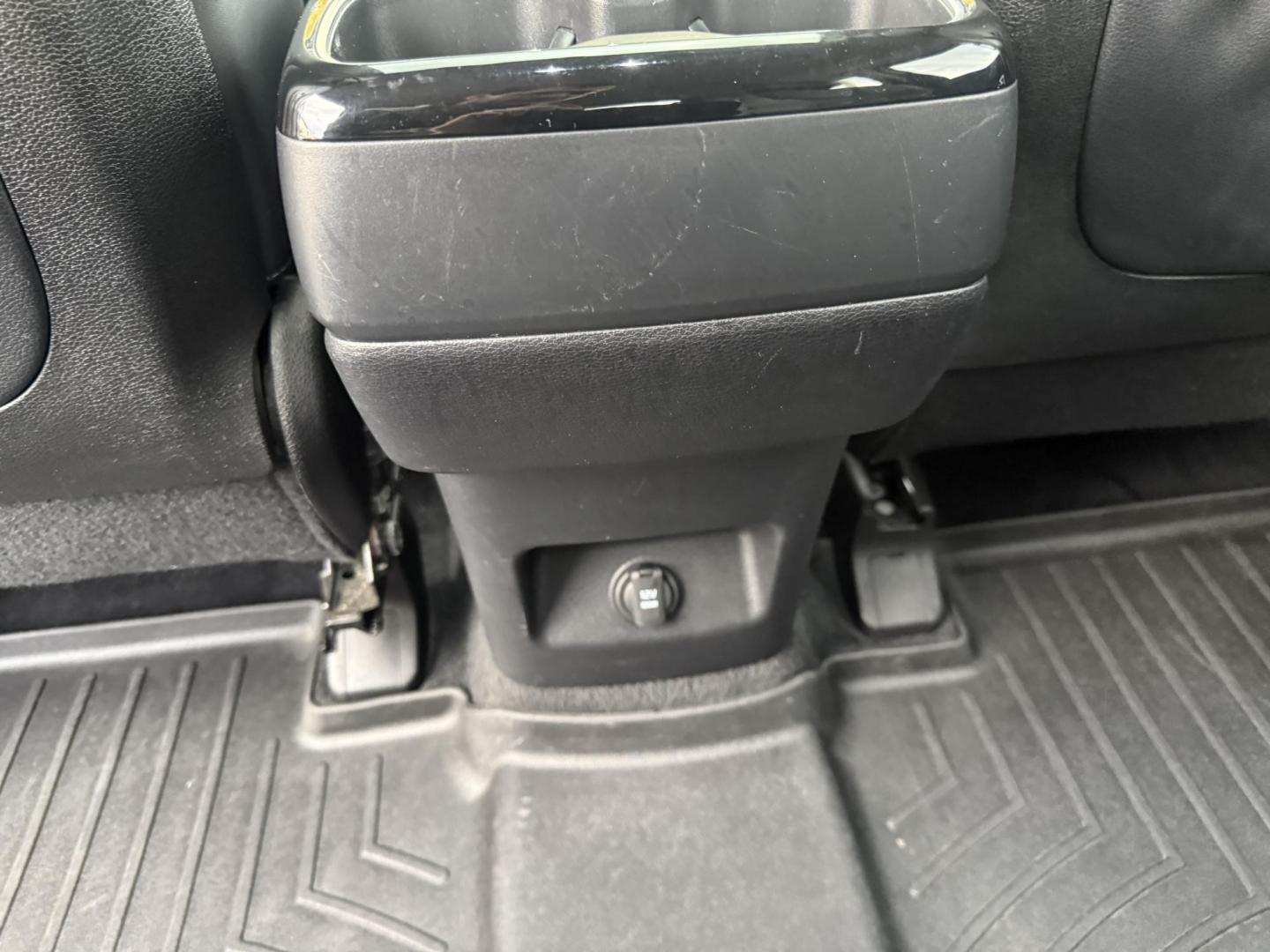 2020 White /Black Kia Telluride S AWD (5XYP6DHC4LG) with an 3.8L V6 DOHC 24V engine, Automatic transmission, located at 547 E. Main St., Orwell, OH, 44076, (440) 437-5893, 41.535435, -80.847855 - 2020 Kia Telluride S AWD – Luxury, Safety, and Power in a Stylish SUV Experience the perfect combination of upscale comfort, advanced safety, and rugged capability in this 2020 Kia Telluride S AWD. Powered by a smooth 3.8L GDI V6 engine and an 8-speed automatic transmission, this SUV delivers c - Photo#36