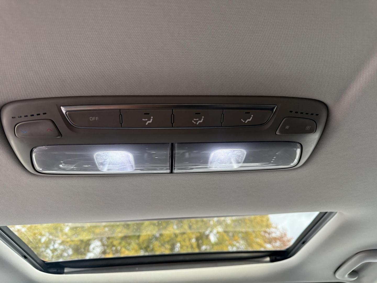 2020 White /Black Kia Telluride S AWD (5XYP6DHC4LG) with an 3.8L V6 DOHC 24V engine, Automatic transmission, located at 547 E. Main St., Orwell, OH, 44076, (440) 437-5893, 41.535435, -80.847855 - 2020 Kia Telluride S AWD – Luxury, Safety, and Power in a Stylish SUV Experience the perfect combination of upscale comfort, advanced safety, and rugged capability in this 2020 Kia Telluride S AWD. Powered by a smooth 3.8L GDI V6 engine and an 8-speed automatic transmission, this SUV delivers c - Photo#40