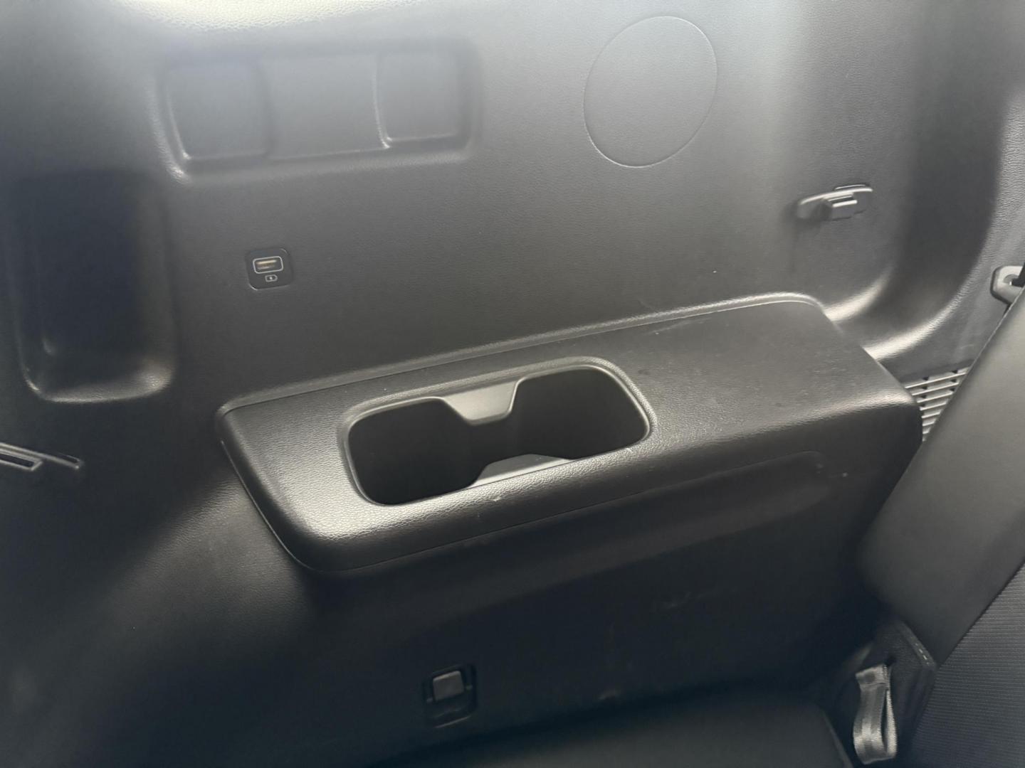 2020 White /Black Kia Telluride S AWD (5XYP6DHC4LG) with an 3.8L V6 DOHC 24V engine, Automatic transmission, located at 547 E. Main St., Orwell, OH, 44076, (440) 437-5893, 41.535435, -80.847855 - 2020 Kia Telluride S AWD – Luxury, Safety, and Power in a Stylish SUV Experience the perfect combination of upscale comfort, advanced safety, and rugged capability in this 2020 Kia Telluride S AWD. Powered by a smooth 3.8L GDI V6 engine and an 8-speed automatic transmission, this SUV delivers c - Photo#43