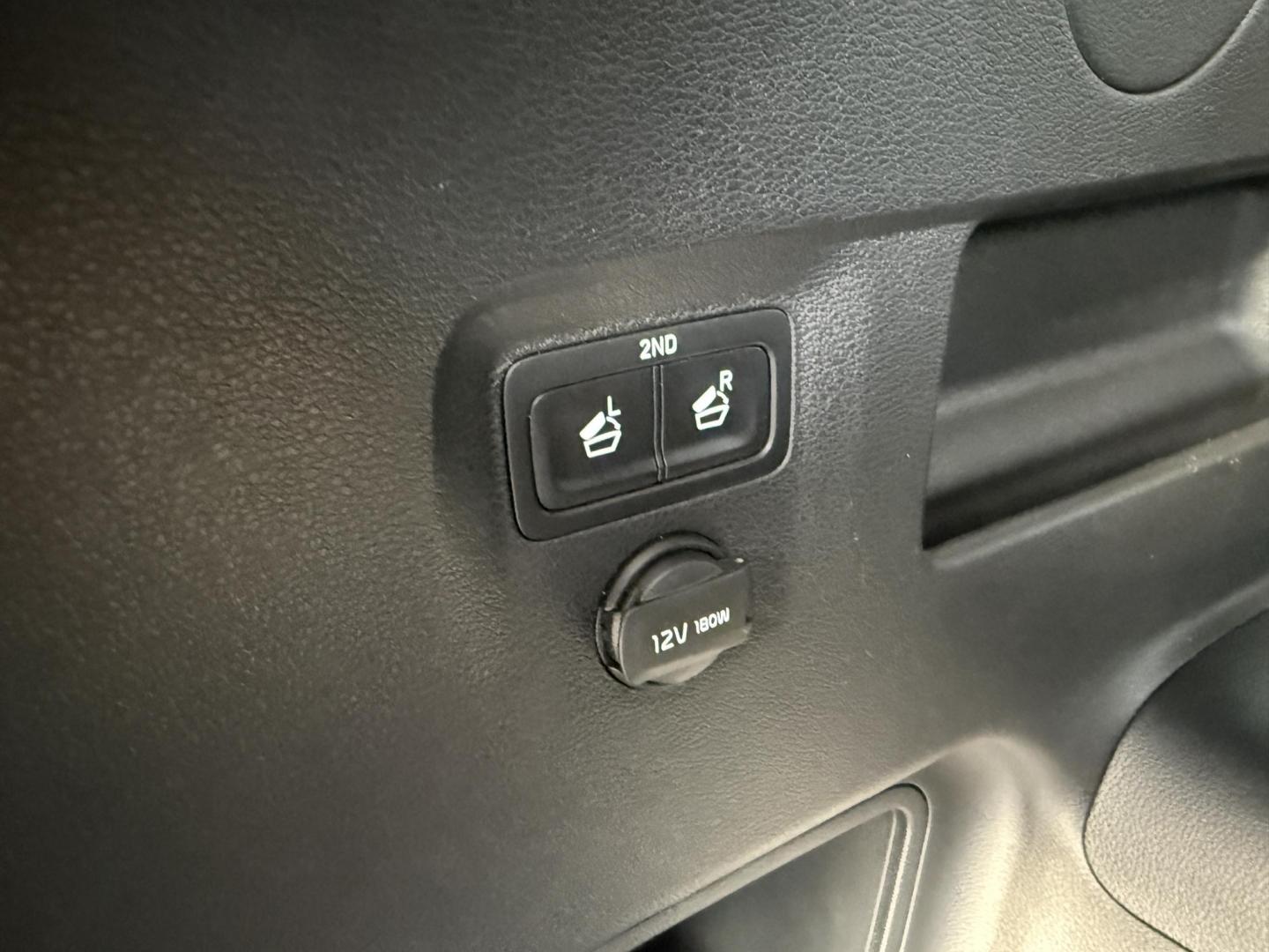 2020 White /Black Kia Telluride S AWD (5XYP6DHC4LG) with an 3.8L V6 DOHC 24V engine, Automatic transmission, located at 547 E. Main St., Orwell, OH, 44076, (440) 437-5893, 41.535435, -80.847855 - 2020 Kia Telluride S AWD – Luxury, Safety, and Power in a Stylish SUV Experience the perfect combination of upscale comfort, advanced safety, and rugged capability in this 2020 Kia Telluride S AWD. Powered by a smooth 3.8L GDI V6 engine and an 8-speed automatic transmission, this SUV delivers c - Photo#45