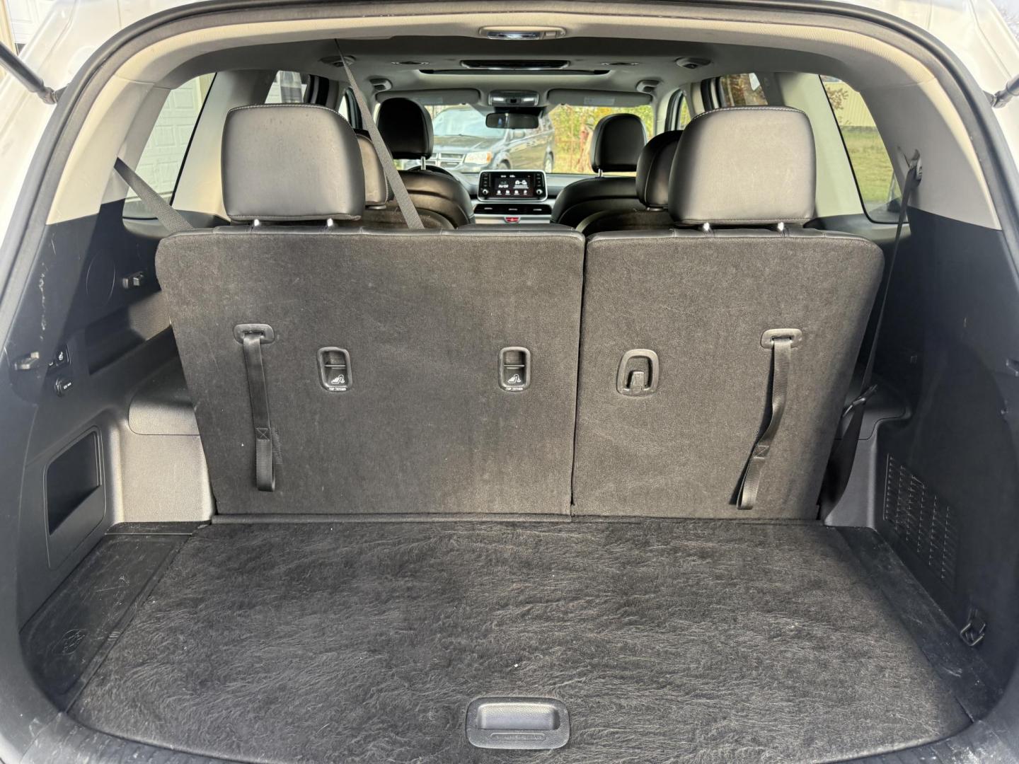 2020 White /Black Kia Telluride S AWD (5XYP6DHC4LG) with an 3.8L V6 DOHC 24V engine, Automatic transmission, located at 547 E. Main St., Orwell, OH, 44076, (440) 437-5893, 41.535435, -80.847855 - 2020 Kia Telluride S AWD – Luxury, Safety, and Power in a Stylish SUV Experience the perfect combination of upscale comfort, advanced safety, and rugged capability in this 2020 Kia Telluride S AWD. Powered by a smooth 3.8L GDI V6 engine and an 8-speed automatic transmission, this SUV delivers c - Photo#44