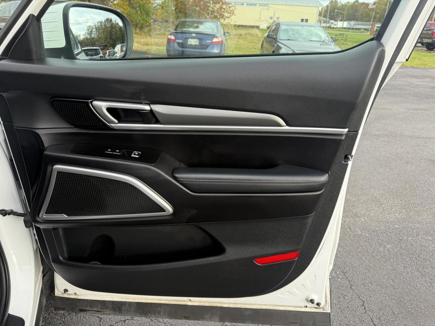 2020 White /Black Kia Telluride S AWD (5XYP6DHC4LG) with an 3.8L V6 DOHC 24V engine, Automatic transmission, located at 547 E. Main St., Orwell, OH, 44076, (440) 437-5893, 41.535435, -80.847855 - 2020 Kia Telluride S AWD – Luxury, Safety, and Power in a Stylish SUV Experience the perfect combination of upscale comfort, advanced safety, and rugged capability in this 2020 Kia Telluride S AWD. Powered by a smooth 3.8L GDI V6 engine and an 8-speed automatic transmission, this SUV delivers c - Photo#51