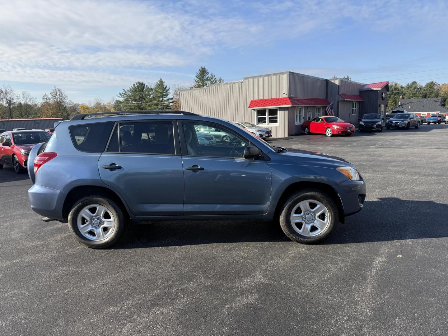 2012 Blue /Tan Toyota RAV4 Base I4 4WD (2T3BF4DV7CW) with an 2.5L I4 DOHC 16V engine, 4-Speed Automatic transmission, located at 11115 Chardon Rd. , Chardon, OH, 44024, (440) 214-9705, 41.580246, -81.241943 - Fresh Trade-In Alert: 2012 Toyota RAV4 Base 4WD – Reliable, Efficient, and Ready for Adventure Discover dependable performance with this 2012 Toyota RAV4 Base 4WD. Powered by a proven 2.5L I4 engine and a smooth 4-speed automatic transmission, this SUV offers an impressive 27 MPG highway, makin - Photo#5