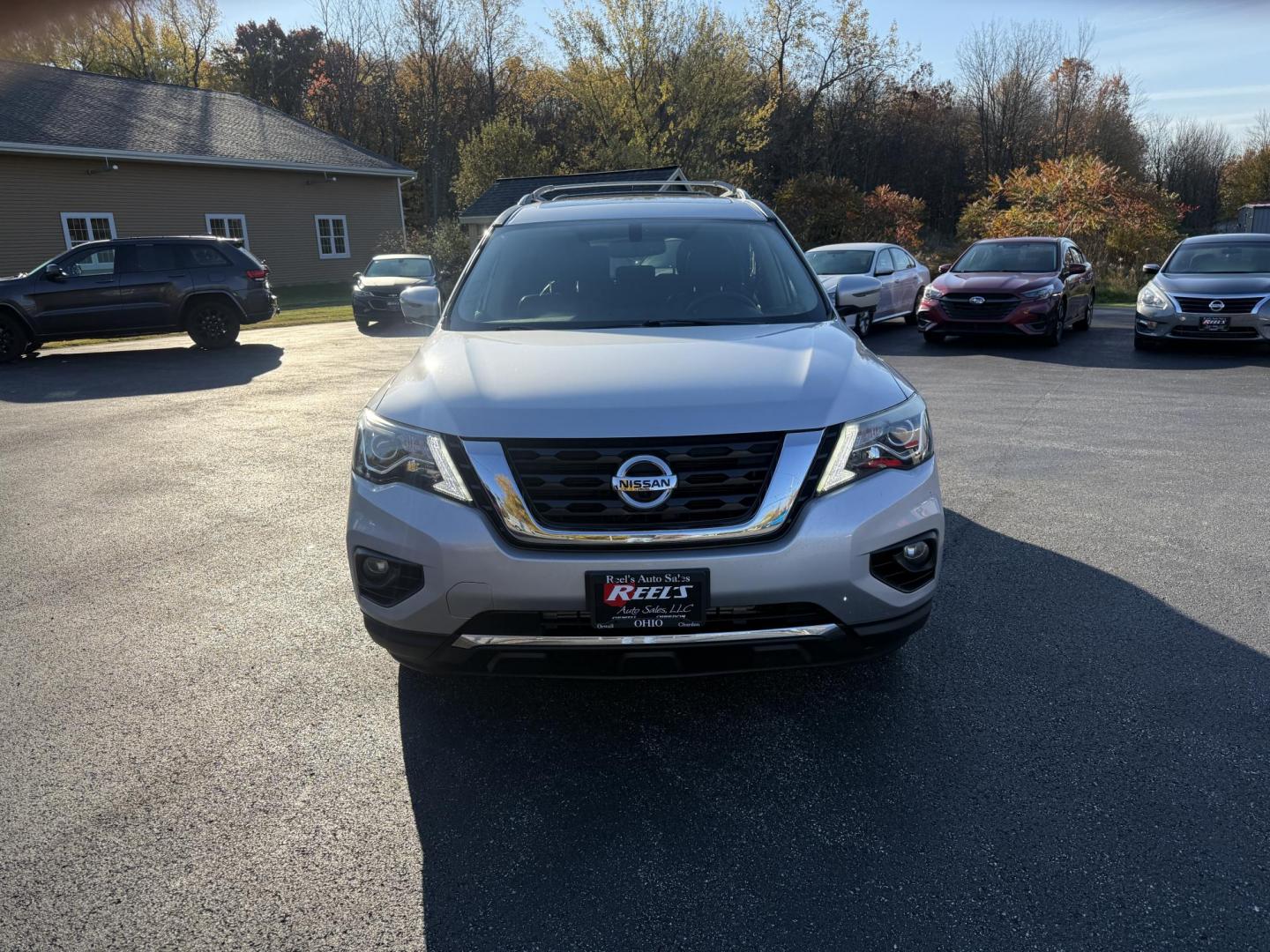 2018 Silver /Black Nissan Pathfinder Platinum 4WD (5N1DR2MM5JC) with an 3.5L V6 DOHC 24V engine, Automatic transmission, located at 547 E. Main St., Orwell, OH, 44076, (440) 437-5893, 41.535435, -80.847855 - 2018 Nissan Pathfinder Platinum 4WD – Luxurious, Capable, and Fully Loaded for Every Adventure Discover the perfect blend of comfort, technology, and power with this 2018 Nissan Pathfinder Platinum 4WD. Equipped with a robust 3.5L V6 engine and a 6,000-pound towing capacity, this SUV is ready t - Photo#1