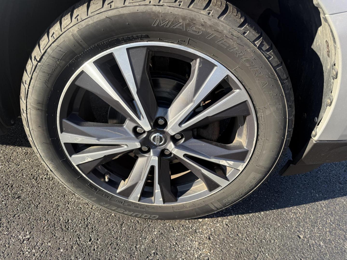 2018 Silver /Black Nissan Pathfinder Platinum 4WD (5N1DR2MM5JC) with an 3.5L V6 DOHC 24V engine, Automatic transmission, located at 547 E. Main St., Orwell, OH, 44076, (440) 437-5893, 41.535435, -80.847855 - 2018 Nissan Pathfinder Platinum 4WD – Luxurious, Capable, and Fully Loaded for Every Adventure Discover the perfect blend of comfort, technology, and power with this 2018 Nissan Pathfinder Platinum 4WD. Equipped with a robust 3.5L V6 engine and a 6,000-pound towing capacity, this SUV is ready t - Photo#4