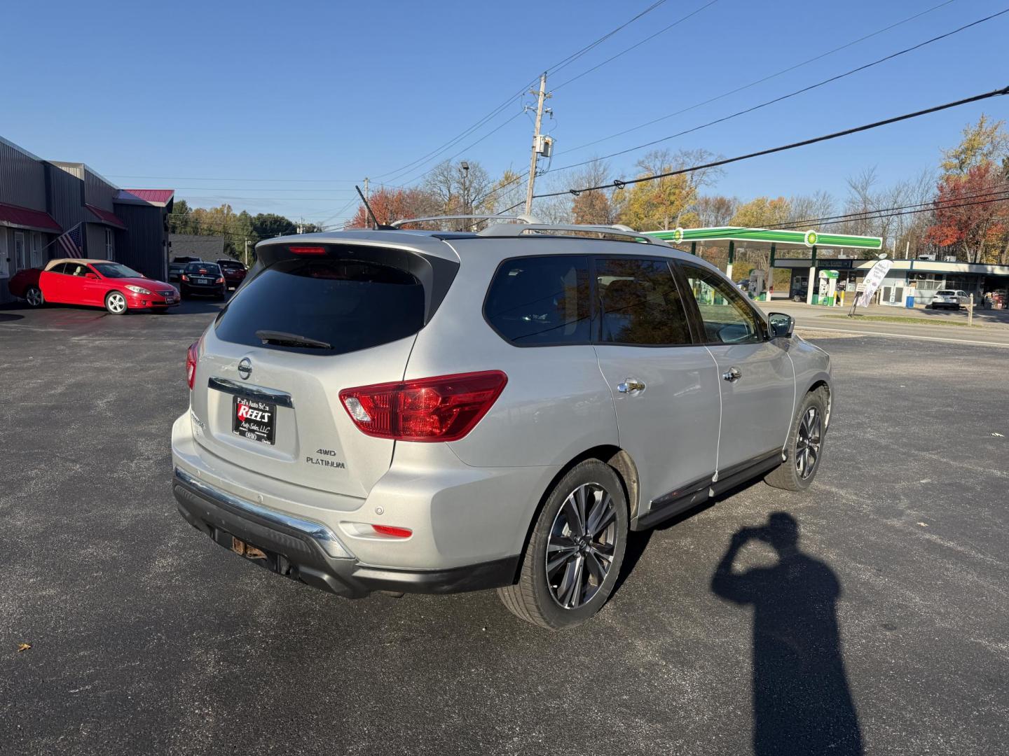 2018 Silver /Black Nissan Pathfinder Platinum 4WD (5N1DR2MM5JC) with an 3.5L V6 DOHC 24V engine, Automatic transmission, located at 547 E. Main St., Orwell, OH, 44076, (440) 437-5893, 41.535435, -80.847855 - 2018 Nissan Pathfinder Platinum 4WD – Luxurious, Capable, and Fully Loaded for Every Adventure Discover the perfect blend of comfort, technology, and power with this 2018 Nissan Pathfinder Platinum 4WD. Equipped with a robust 3.5L V6 engine and a 6,000-pound towing capacity, this SUV is ready t - Photo#7
