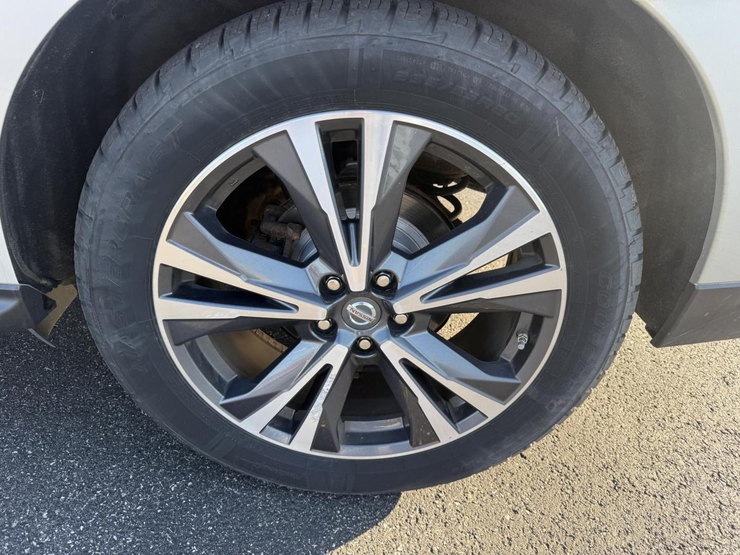 2018 Silver /Black Nissan Pathfinder Platinum 4WD (5N1DR2MM5JC) with an 3.5L V6 DOHC 24V engine, Automatic transmission, located at 547 E. Main St., Orwell, OH, 44076, (440) 437-5893, 41.535435, -80.847855 - 2018 Nissan Pathfinder Platinum 4WD – Luxurious, Capable, and Fully Loaded for Every Adventure Discover the perfect blend of comfort, technology, and power with this 2018 Nissan Pathfinder Platinum 4WD. Equipped with a robust 3.5L V6 engine and a 6,000-pound towing capacity, this SUV is ready t - Photo#12