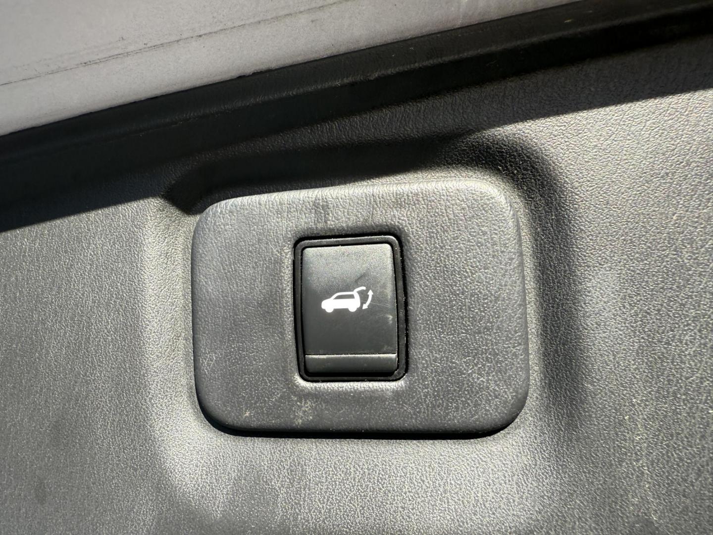 2018 Silver /Black Nissan Pathfinder Platinum 4WD (5N1DR2MM5JC) with an 3.5L V6 DOHC 24V engine, Automatic transmission, located at 547 E. Main St., Orwell, OH, 44076, (440) 437-5893, 41.535435, -80.847855 - 2018 Nissan Pathfinder Platinum 4WD – Luxurious, Capable, and Fully Loaded for Every Adventure Discover the perfect blend of comfort, technology, and power with this 2018 Nissan Pathfinder Platinum 4WD. Equipped with a robust 3.5L V6 engine and a 6,000-pound towing capacity, this SUV is ready t - Photo#47