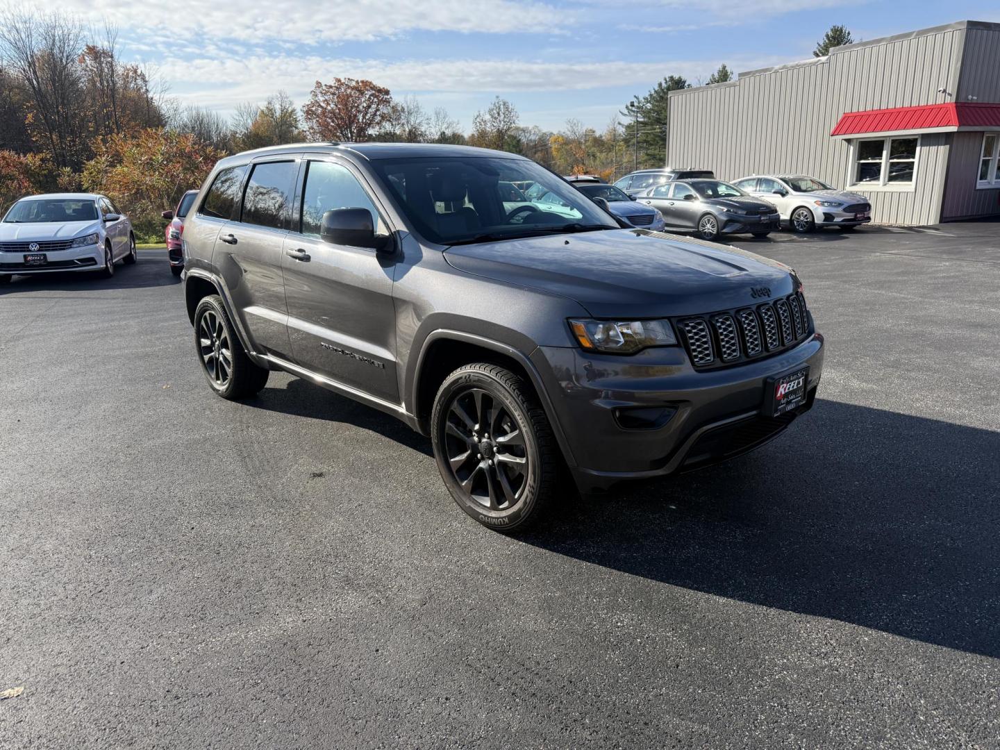 2017 Gray /Black Jeep Grand Cherokee Altitude 4WD (1C4RJFAG3HC) with an 3.6L V6 DOHC 24V engine, Automatic transmission, located at 11115 Chardon Rd. , Chardon, OH, 44024, (440) 214-9705, 41.580246, -81.241943 - ONE OWNER 2017 – Jeep Grand Cherokee Altitude 4WD – Stylish, Capable, and Loaded with Features Experience the perfect blend of rugged capability and refined comfort with this 2017 Jeep Grand Cherokee Altitude 4WD. Powered by a proven 3.6L Pentastar V6 engine paired with an 8-speed automatic t - Photo#2