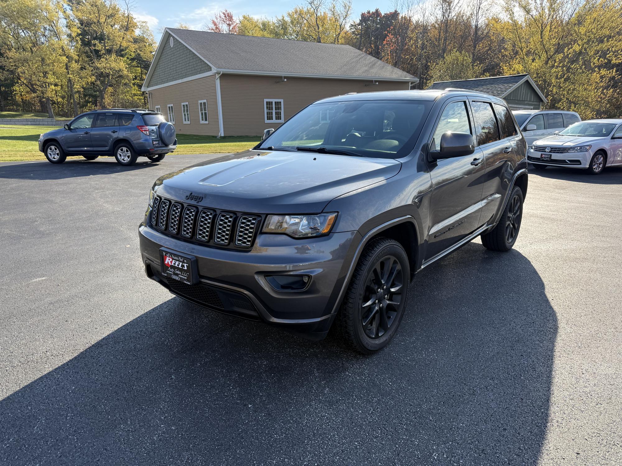 photo of 2017 Jeep Grand Cherokee Altitude 4WD