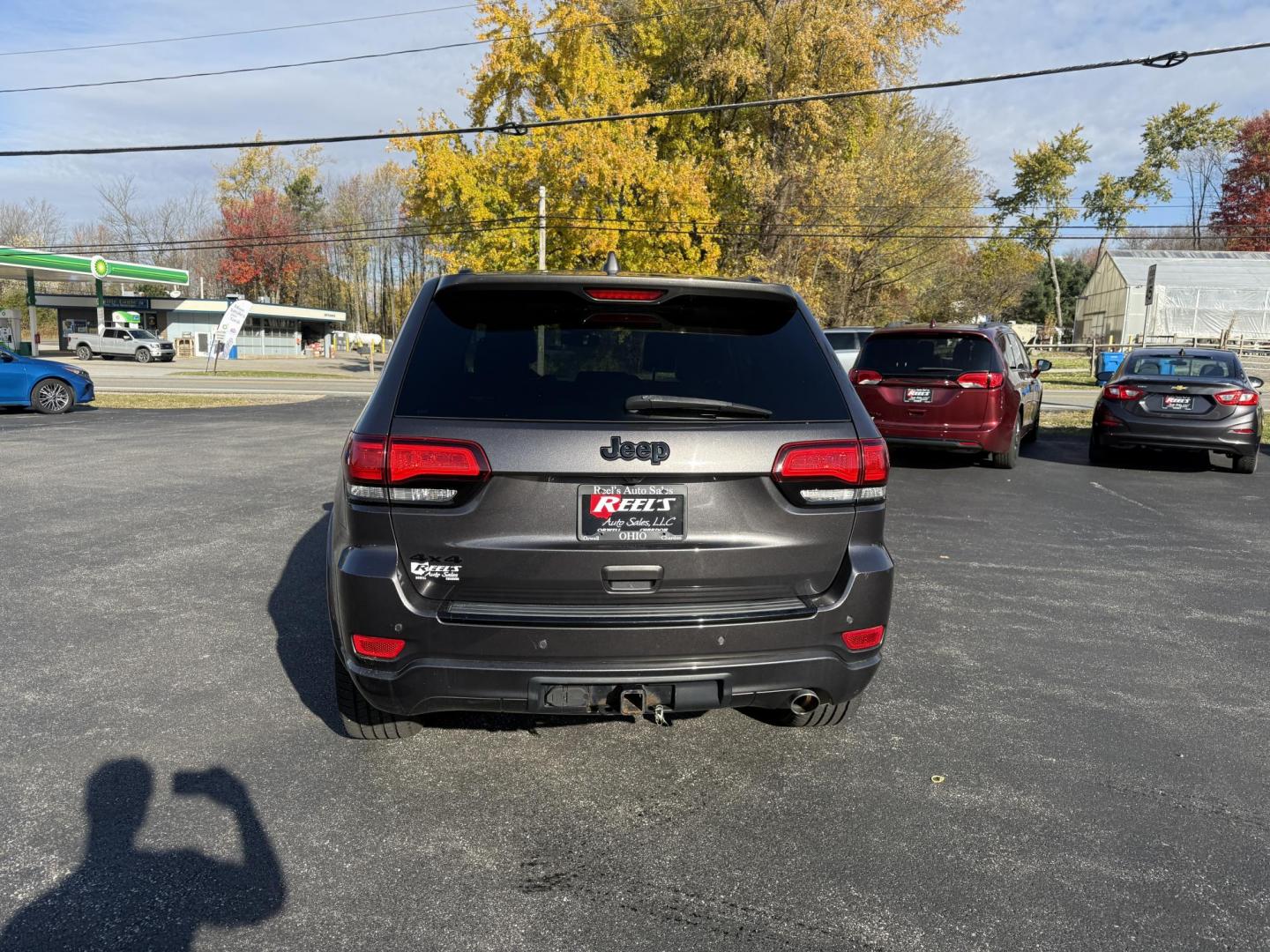 2017 Gray /Black Jeep Grand Cherokee Altitude 4WD (1C4RJFAG3HC) with an 3.6L V6 DOHC 24V engine, Automatic transmission, located at 11115 Chardon Rd. , Chardon, OH, 44024, (440) 214-9705, 41.580246, -81.241943 - ONE OWNER 2017 – Jeep Grand Cherokee Altitude 4WD – Stylish, Capable, and Loaded with Features Experience the perfect blend of rugged capability and refined comfort with this 2017 Jeep Grand Cherokee Altitude 4WD. Powered by a proven 3.6L Pentastar V6 engine paired with an 8-speed automatic t - Photo#8