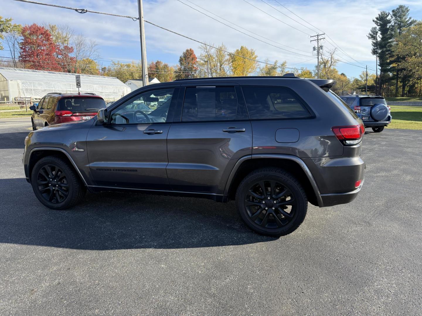 2017 Gray /Black Jeep Grand Cherokee Altitude 4WD (1C4RJFAG3HC) with an 3.6L V6 DOHC 24V engine, Automatic transmission, located at 11115 Chardon Rd. , Chardon, OH, 44024, (440) 214-9705, 41.580246, -81.241943 - ONE OWNER 2017 – Jeep Grand Cherokee Altitude 4WD – Stylish, Capable, and Loaded with Features Experience the perfect blend of rugged capability and refined comfort with this 2017 Jeep Grand Cherokee Altitude 4WD. Powered by a proven 3.6L Pentastar V6 engine paired with an 8-speed automatic t - Photo#10