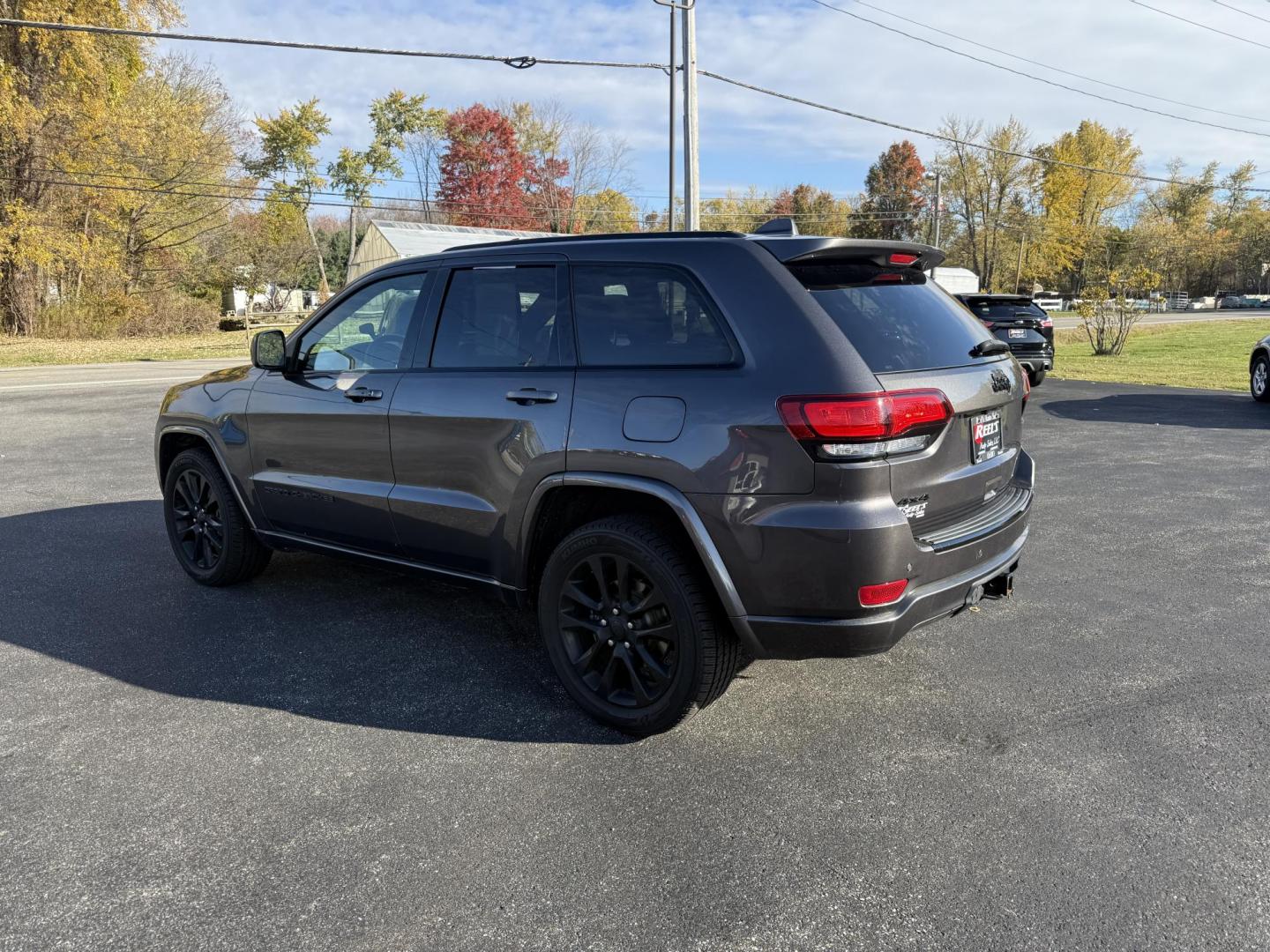 2017 Gray /Black Jeep Grand Cherokee Altitude 4WD (1C4RJFAG3HC) with an 3.6L V6 DOHC 24V engine, Automatic transmission, located at 11115 Chardon Rd. , Chardon, OH, 44024, (440) 214-9705, 41.580246, -81.241943 - ONE OWNER 2017 – Jeep Grand Cherokee Altitude 4WD – Stylish, Capable, and Loaded with Features Experience the perfect blend of rugged capability and refined comfort with this 2017 Jeep Grand Cherokee Altitude 4WD. Powered by a proven 3.6L Pentastar V6 engine paired with an 8-speed automatic t - Photo#9