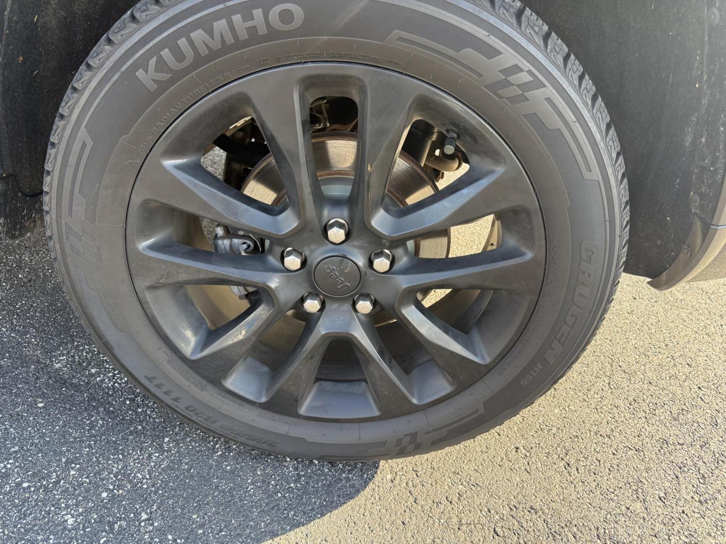 2017 Gray /Black Jeep Grand Cherokee Altitude 4WD (1C4RJFAG3HC) with an 3.6L V6 DOHC 24V engine, Automatic transmission, located at 11115 Chardon Rd. , Chardon, OH, 44024, (440) 214-9705, 41.580246, -81.241943 - ONE OWNER 2017 – Jeep Grand Cherokee Altitude 4WD – Stylish, Capable, and Loaded with Features Experience the perfect blend of rugged capability and refined comfort with this 2017 Jeep Grand Cherokee Altitude 4WD. Powered by a proven 3.6L Pentastar V6 engine paired with an 8-speed automatic t - Photo#11