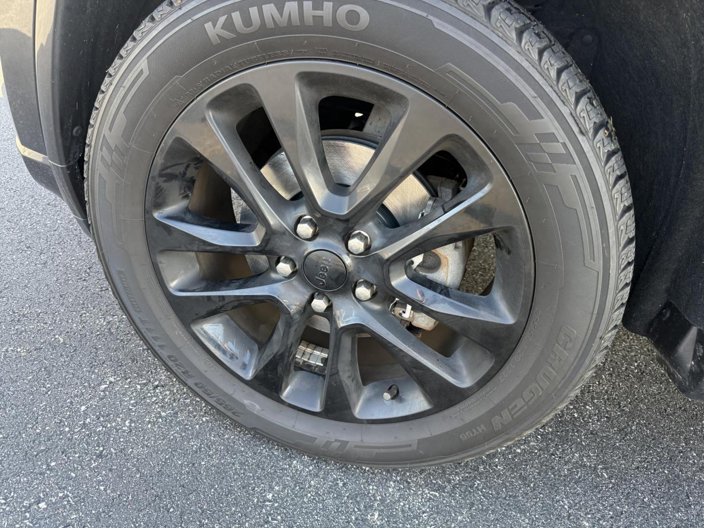 2017 Gray /Black Jeep Grand Cherokee Altitude 4WD (1C4RJFAG3HC) with an 3.6L V6 DOHC 24V engine, Automatic transmission, located at 11115 Chardon Rd. , Chardon, OH, 44024, (440) 214-9705, 41.580246, -81.241943 - ONE OWNER 2017 – Jeep Grand Cherokee Altitude 4WD – Stylish, Capable, and Loaded with Features Experience the perfect blend of rugged capability and refined comfort with this 2017 Jeep Grand Cherokee Altitude 4WD. Powered by a proven 3.6L Pentastar V6 engine paired with an 8-speed automatic t - Photo#13