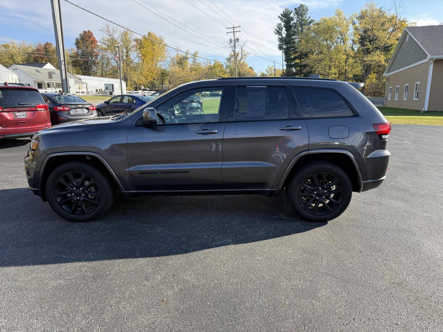 2017 Gray /Black Jeep Grand Cherokee Altitude 4WD (1C4RJFAG3HC) with an 3.6L V6 DOHC 24V engine, Automatic transmission, located at 11115 Chardon Rd. , Chardon, OH, 44024, (440) 214-9705, 41.580246, -81.241943 - ONE OWNER 2017 – Jeep Grand Cherokee Altitude 4WD – Stylish, Capable, and Loaded with Features Experience the perfect blend of rugged capability and refined comfort with this 2017 Jeep Grand Cherokee Altitude 4WD. Powered by a proven 3.6L Pentastar V6 engine paired with an 8-speed automatic t - Photo#12