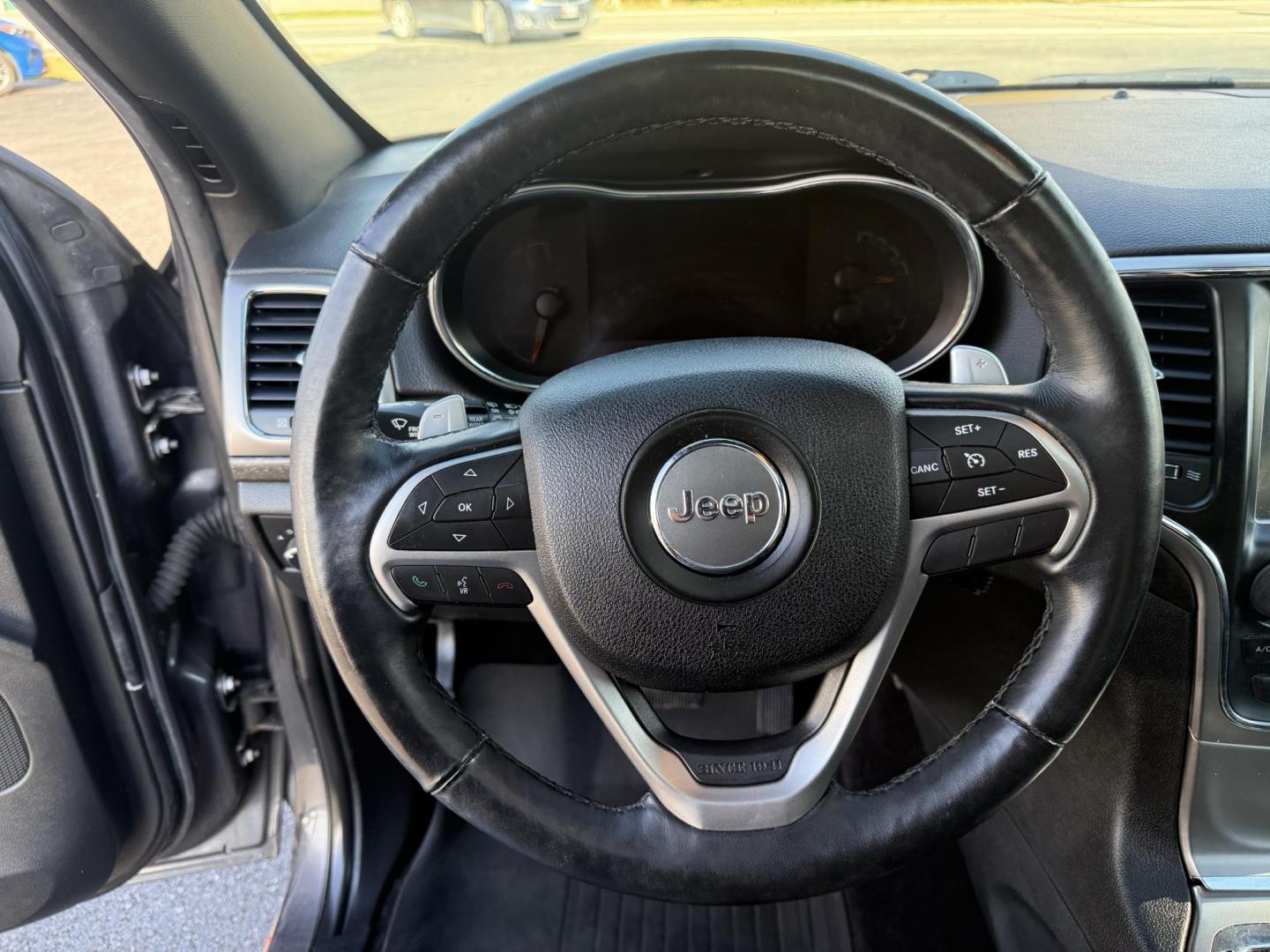 2017 Gray /Black Jeep Grand Cherokee Altitude 4WD (1C4RJFAG3HC) with an 3.6L V6 DOHC 24V engine, Automatic transmission, located at 11115 Chardon Rd. , Chardon, OH, 44024, (440) 214-9705, 41.580246, -81.241943 - ONE OWNER 2017 – Jeep Grand Cherokee Altitude 4WD – Stylish, Capable, and Loaded with Features Experience the perfect blend of rugged capability and refined comfort with this 2017 Jeep Grand Cherokee Altitude 4WD. Powered by a proven 3.6L Pentastar V6 engine paired with an 8-speed automatic t - Photo#26