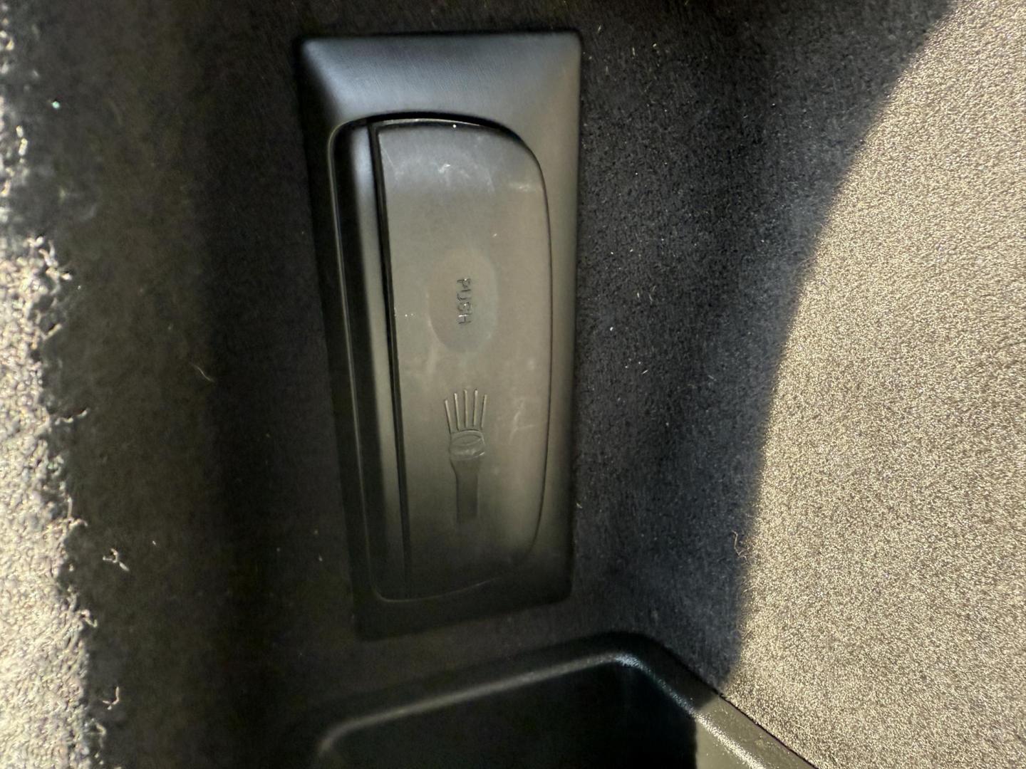 2017 Gray /Black Jeep Grand Cherokee Altitude 4WD (1C4RJFAG3HC) with an 3.6L V6 DOHC 24V engine, Automatic transmission, located at 11115 Chardon Rd. , Chardon, OH, 44024, (440) 214-9705, 41.580246, -81.241943 - ONE OWNER 2017 – Jeep Grand Cherokee Altitude 4WD – Stylish, Capable, and Loaded with Features Experience the perfect blend of rugged capability and refined comfort with this 2017 Jeep Grand Cherokee Altitude 4WD. Powered by a proven 3.6L Pentastar V6 engine paired with an 8-speed automatic t - Photo#44