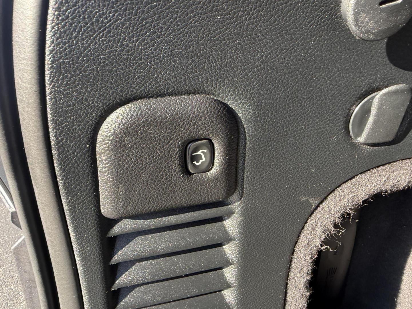 2017 Gray /Black Jeep Grand Cherokee Altitude 4WD (1C4RJFAG3HC) with an 3.6L V6 DOHC 24V engine, Automatic transmission, located at 11115 Chardon Rd. , Chardon, OH, 44024, (440) 214-9705, 41.580246, -81.241943 - ONE OWNER 2017 – Jeep Grand Cherokee Altitude 4WD – Stylish, Capable, and Loaded with Features Experience the perfect blend of rugged capability and refined comfort with this 2017 Jeep Grand Cherokee Altitude 4WD. Powered by a proven 3.6L Pentastar V6 engine paired with an 8-speed automatic t - Photo#43