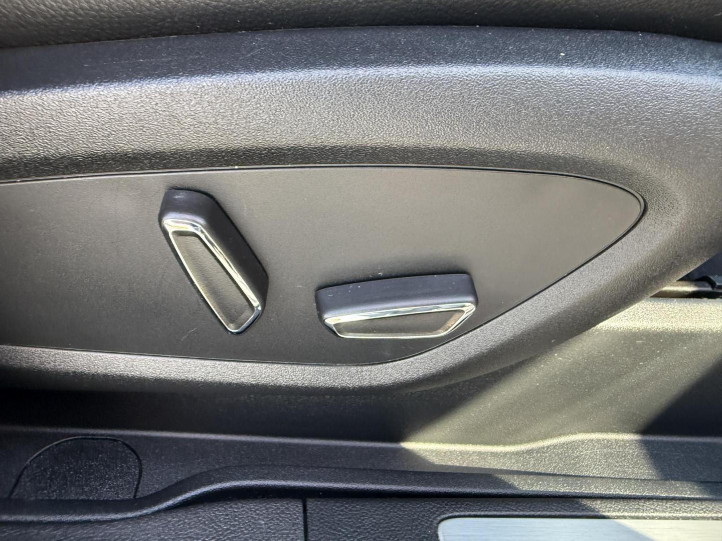 2019 Black /Black Lincoln MKC Premiere AWD (5LMCJ1D92KU) with an 2.0L I4 DOHC 16V Turbo engine, Automatic transmission, located at 547 E. Main St., Orwell, OH, 44076, (440) 437-5893, 41.535435, -80.847855 - 2019 Lincoln MKC Premier AWD – Luxury, Innovation, and Confidence in a Compact SUV Elevate your driving experience with this 2019 Lincoln MKC Premier AWD. Powered by a responsive 2.0L EcoBoost turbocharged I4 engine and paired with a 6-speed automatic transmission, this luxury SUV delivers impr - Photo#46