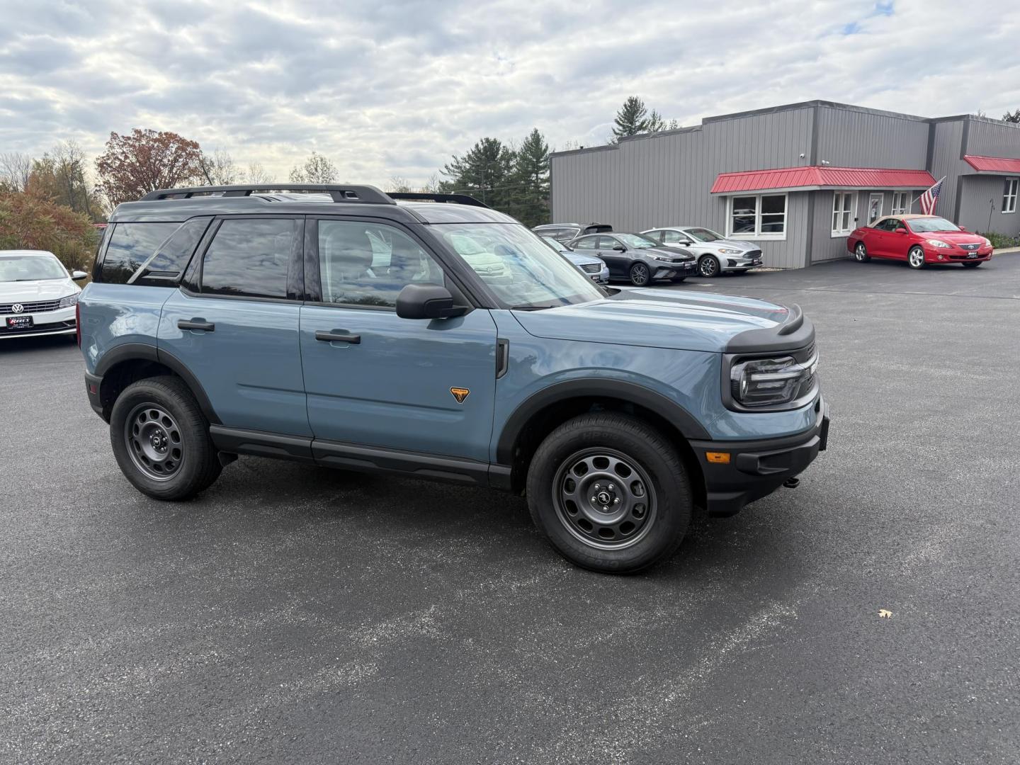 2022 Blue /Black Ford Bronco Sport Badlands (3FMCR9D96NR) with an 2.0L I4 DOHC 16V Turbo engine, Automatic transmission, located at 11115 Chardon Rd. , Chardon, OH, 44024, (440) 214-9705, 41.580246, -81.241943 - 2022 Ford Bronco Sport Badlands 4WD – Adventure-Ready with Cutting-Edge Technology Conquer the outdoors in style and confidence with this 2022 Ford Bronco Sport Badlands. Powered by a lively 2.0L EcoBoost turbocharged I4 engine and an 8-speed automatic transmission, this SUV delivers an impress - Photo#3
