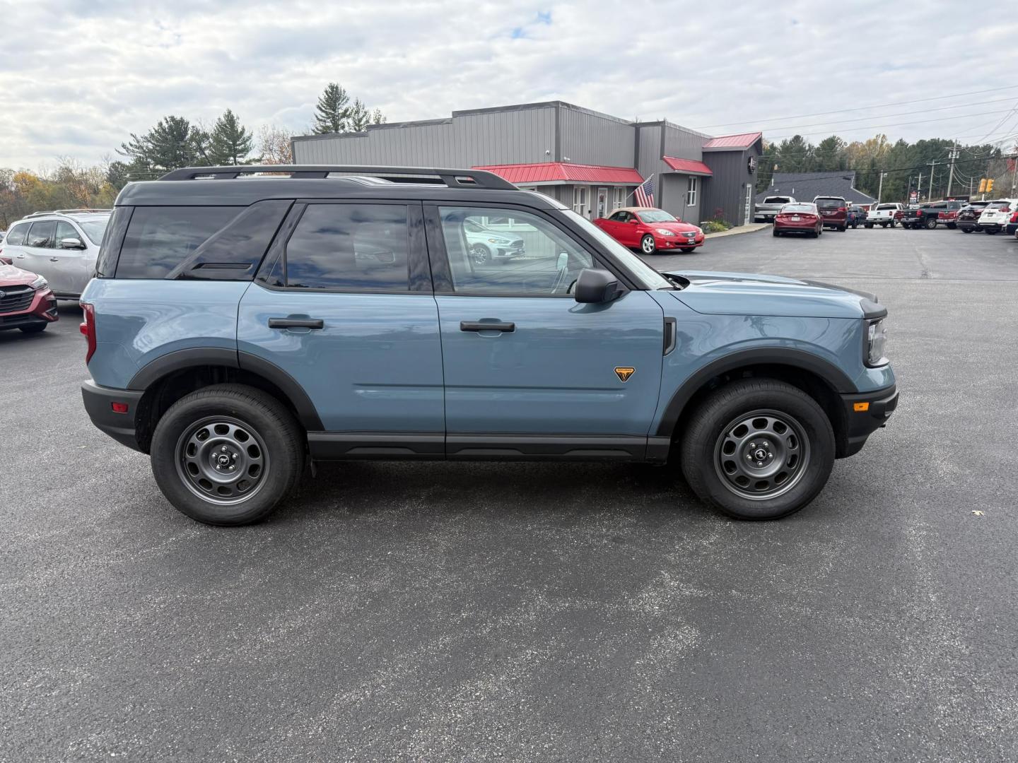 2022 Blue /Black Ford Bronco Sport Badlands (3FMCR9D96NR) with an 2.0L I4 DOHC 16V Turbo engine, Automatic transmission, located at 11115 Chardon Rd. , Chardon, OH, 44024, (440) 214-9705, 41.580246, -81.241943 - 2022 Ford Bronco Sport Badlands 4WD – Adventure-Ready with Cutting-Edge Technology Conquer the outdoors in style and confidence with this 2022 Ford Bronco Sport Badlands. Powered by a lively 2.0L EcoBoost turbocharged I4 engine and an 8-speed automatic transmission, this SUV delivers an impress - Photo#5