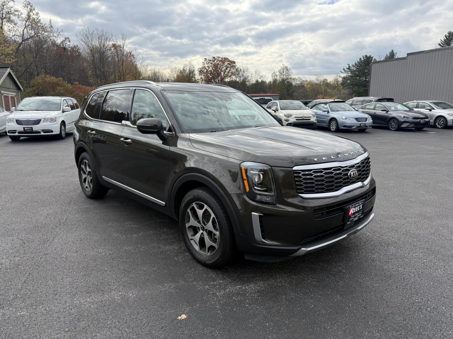 2020 Green /Black Kia Telluride EX AWD (5XYP3DHCXLG) with an 3.8L V6 DOHC 24V engine, Automatic transmission, located at 11115 Chardon Rd. , Chardon, OH, 44024, (440) 214-9705, 41.580246, -81.241943 - 2020 Kia Telluride EX AWD – Luxury, Safety, and Power in an Elegant SUV Experience the ultimate in comfort and capability with this 2020 Kia Telluride EX AWD. Powered by a responsive 3.8L GDI V6 engine paired with an 8-speed automatic transmission, this SUV offers a smooth ride and impressive t - Photo#2