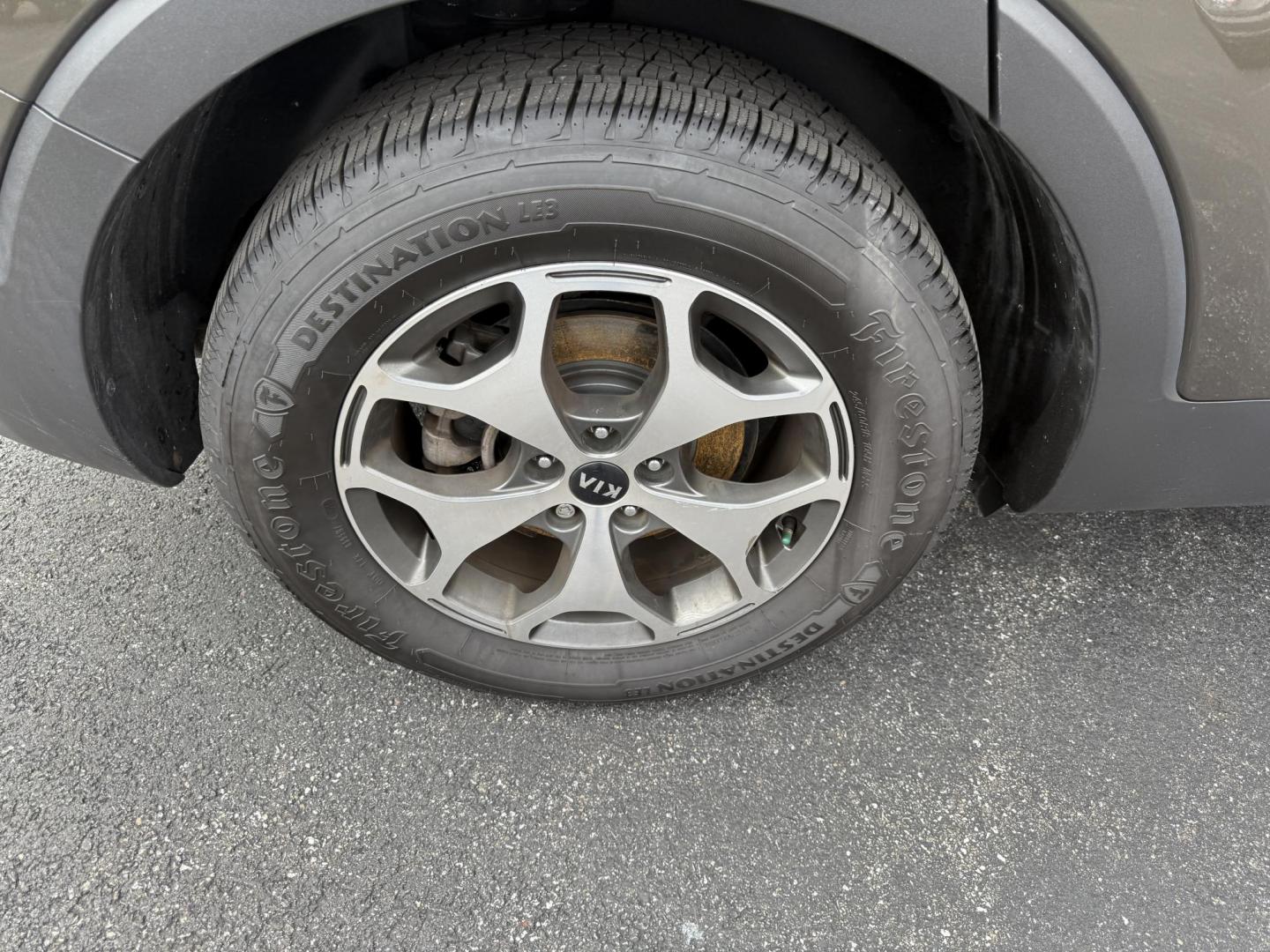 2020 Green /Black Kia Telluride EX AWD (5XYP3DHCXLG) with an 3.8L V6 DOHC 24V engine, Automatic transmission, located at 11115 Chardon Rd. , Chardon, OH, 44024, (440) 214-9705, 41.580246, -81.241943 - 2020 Kia Telluride EX AWD – Luxury, Safety, and Power in an Elegant SUV Experience the ultimate in comfort and capability with this 2020 Kia Telluride EX AWD. Powered by a responsive 3.8L GDI V6 engine paired with an 8-speed automatic transmission, this SUV offers a smooth ride and impressive t - Photo#6