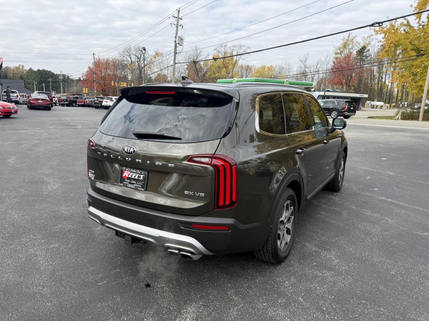 2020 Green /Black Kia Telluride EX AWD (5XYP3DHCXLG) with an 3.8L V6 DOHC 24V engine, Automatic transmission, located at 11115 Chardon Rd. , Chardon, OH, 44024, (440) 214-9705, 41.580246, -81.241943 - 2020 Kia Telluride EX AWD – Luxury, Safety, and Power in an Elegant SUV Experience the ultimate in comfort and capability with this 2020 Kia Telluride EX AWD. Powered by a responsive 3.8L GDI V6 engine paired with an 8-speed automatic transmission, this SUV offers a smooth ride and impressive t - Photo#7