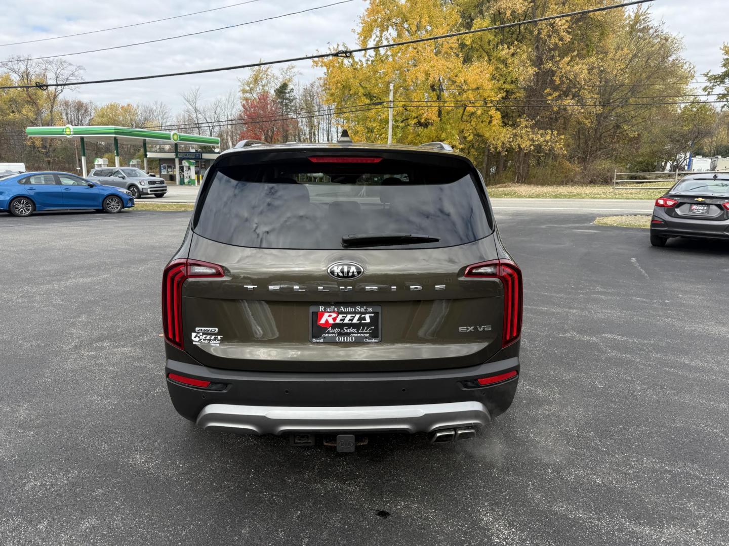 2020 Green /Black Kia Telluride EX AWD (5XYP3DHCXLG) with an 3.8L V6 DOHC 24V engine, Automatic transmission, located at 11115 Chardon Rd. , Chardon, OH, 44024, (440) 214-9705, 41.580246, -81.241943 - 2020 Kia Telluride EX AWD – Luxury, Safety, and Power in an Elegant SUV Experience the ultimate in comfort and capability with this 2020 Kia Telluride EX AWD. Powered by a responsive 3.8L GDI V6 engine paired with an 8-speed automatic transmission, this SUV offers a smooth ride and impressive t - Photo#8
