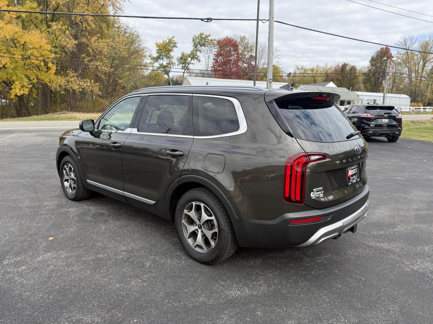 2020 Green /Black Kia Telluride EX AWD (5XYP3DHCXLG) with an 3.8L V6 DOHC 24V engine, Automatic transmission, located at 11115 Chardon Rd. , Chardon, OH, 44024, (440) 214-9705, 41.580246, -81.241943 - 2020 Kia Telluride EX AWD – Luxury, Safety, and Power in an Elegant SUV Experience the ultimate in comfort and capability with this 2020 Kia Telluride EX AWD. Powered by a responsive 3.8L GDI V6 engine paired with an 8-speed automatic transmission, this SUV offers a smooth ride and impressive t - Photo#10