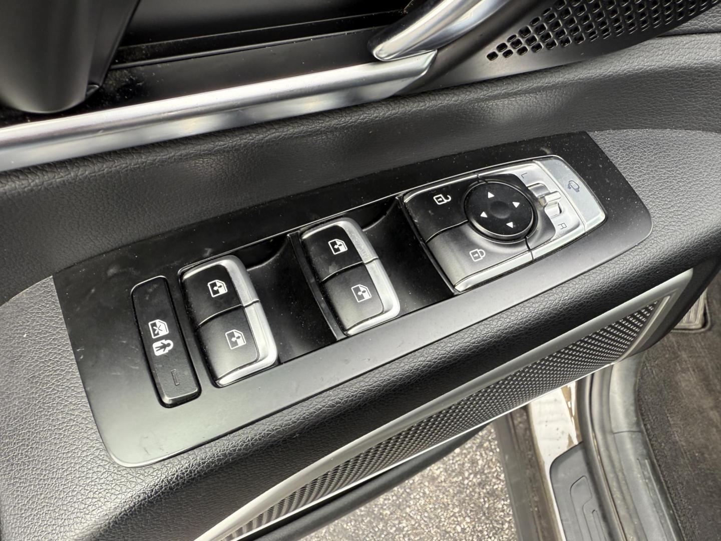 2020 Green /Black Kia Telluride EX AWD (5XYP3DHCXLG) with an 3.8L V6 DOHC 24V engine, Automatic transmission, located at 11115 Chardon Rd. , Chardon, OH, 44024, (440) 214-9705, 41.580246, -81.241943 - 2020 Kia Telluride EX AWD – Luxury, Safety, and Power in an Elegant SUV Experience the ultimate in comfort and capability with this 2020 Kia Telluride EX AWD. Powered by a responsive 3.8L GDI V6 engine paired with an 8-speed automatic transmission, this SUV offers a smooth ride and impressive t - Photo#18