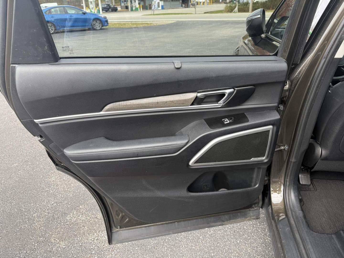 2020 Green /Black Kia Telluride EX AWD (5XYP3DHCXLG) with an 3.8L V6 DOHC 24V engine, Automatic transmission, located at 11115 Chardon Rd. , Chardon, OH, 44024, (440) 214-9705, 41.580246, -81.241943 - 2020 Kia Telluride EX AWD – Luxury, Safety, and Power in an Elegant SUV Experience the ultimate in comfort and capability with this 2020 Kia Telluride EX AWD. Powered by a responsive 3.8L GDI V6 engine paired with an 8-speed automatic transmission, this SUV offers a smooth ride and impressive t - Photo#38