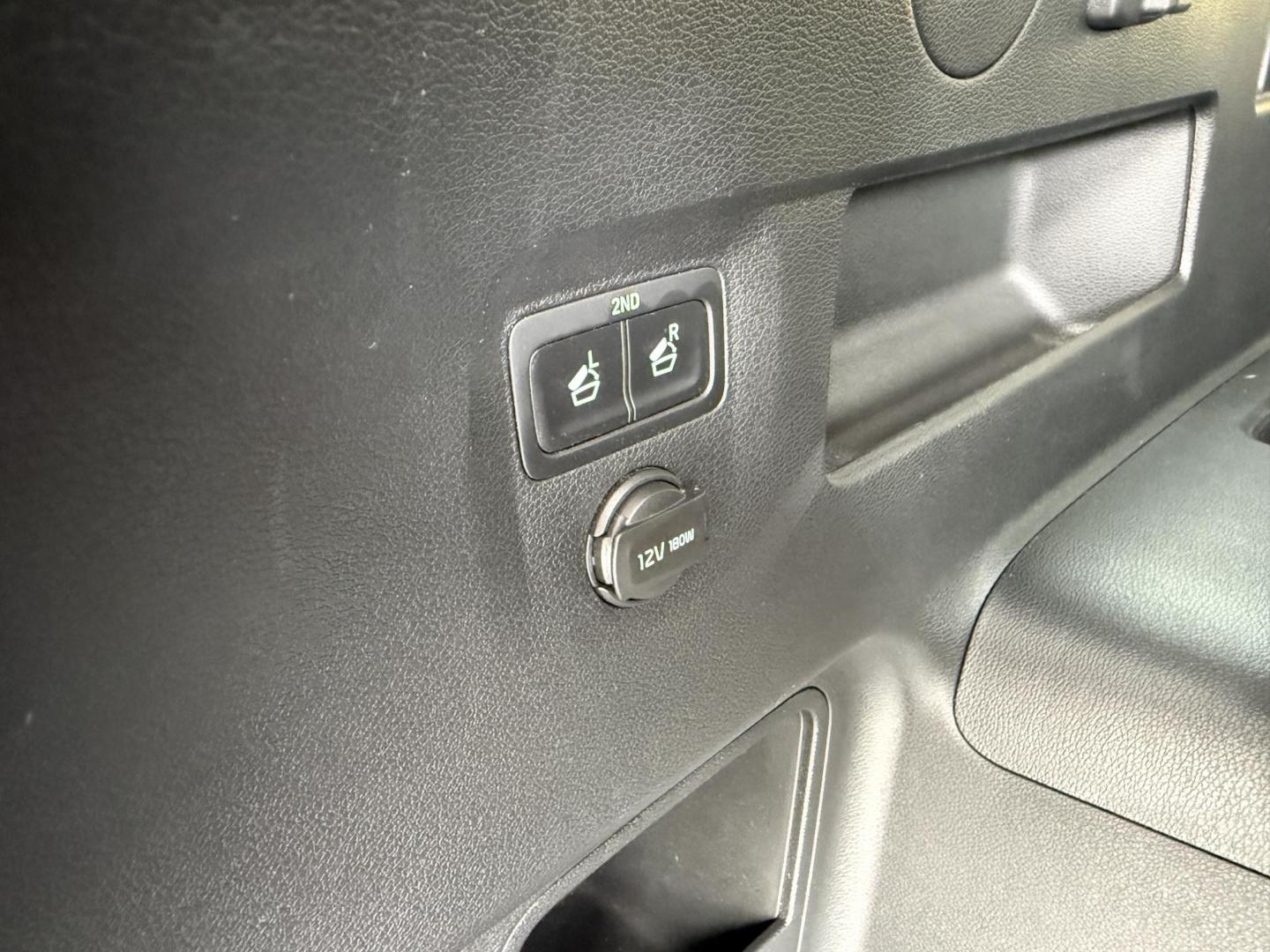 2020 Green /Black Kia Telluride EX AWD (5XYP3DHCXLG) with an 3.8L V6 DOHC 24V engine, Automatic transmission, located at 11115 Chardon Rd. , Chardon, OH, 44024, (440) 214-9705, 41.580246, -81.241943 - 2020 Kia Telluride EX AWD – Luxury, Safety, and Power in an Elegant SUV Experience the ultimate in comfort and capability with this 2020 Kia Telluride EX AWD. Powered by a responsive 3.8L GDI V6 engine paired with an 8-speed automatic transmission, this SUV offers a smooth ride and impressive t - Photo#46