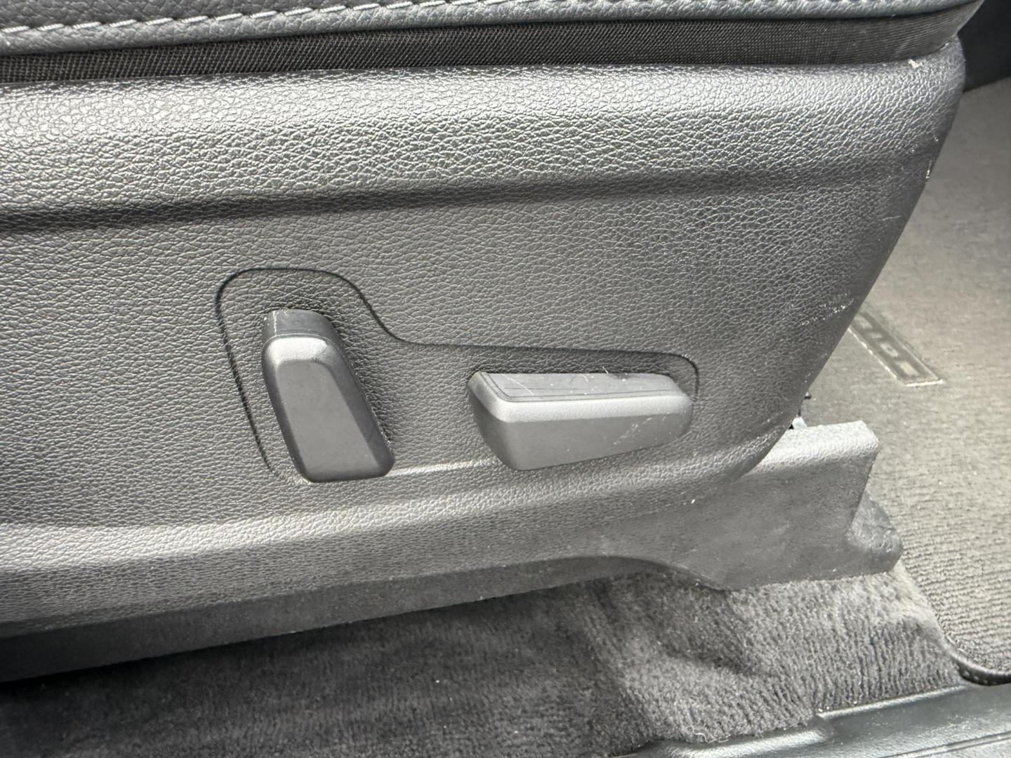 2020 Green /Black Kia Telluride EX AWD (5XYP3DHCXLG) with an 3.8L V6 DOHC 24V engine, Automatic transmission, located at 11115 Chardon Rd. , Chardon, OH, 44024, (440) 214-9705, 41.580246, -81.241943 - 2020 Kia Telluride EX AWD – Luxury, Safety, and Power in an Elegant SUV Experience the ultimate in comfort and capability with this 2020 Kia Telluride EX AWD. Powered by a responsive 3.8L GDI V6 engine paired with an 8-speed automatic transmission, this SUV offers a smooth ride and impressive t - Photo#51